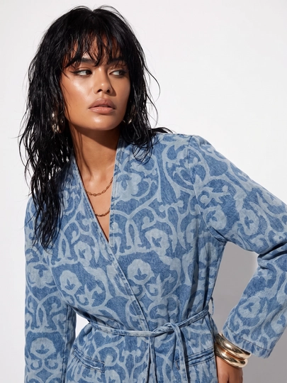 UMA ayollar uchun vintage naqshli va belbog‘li denim kimono-jaket