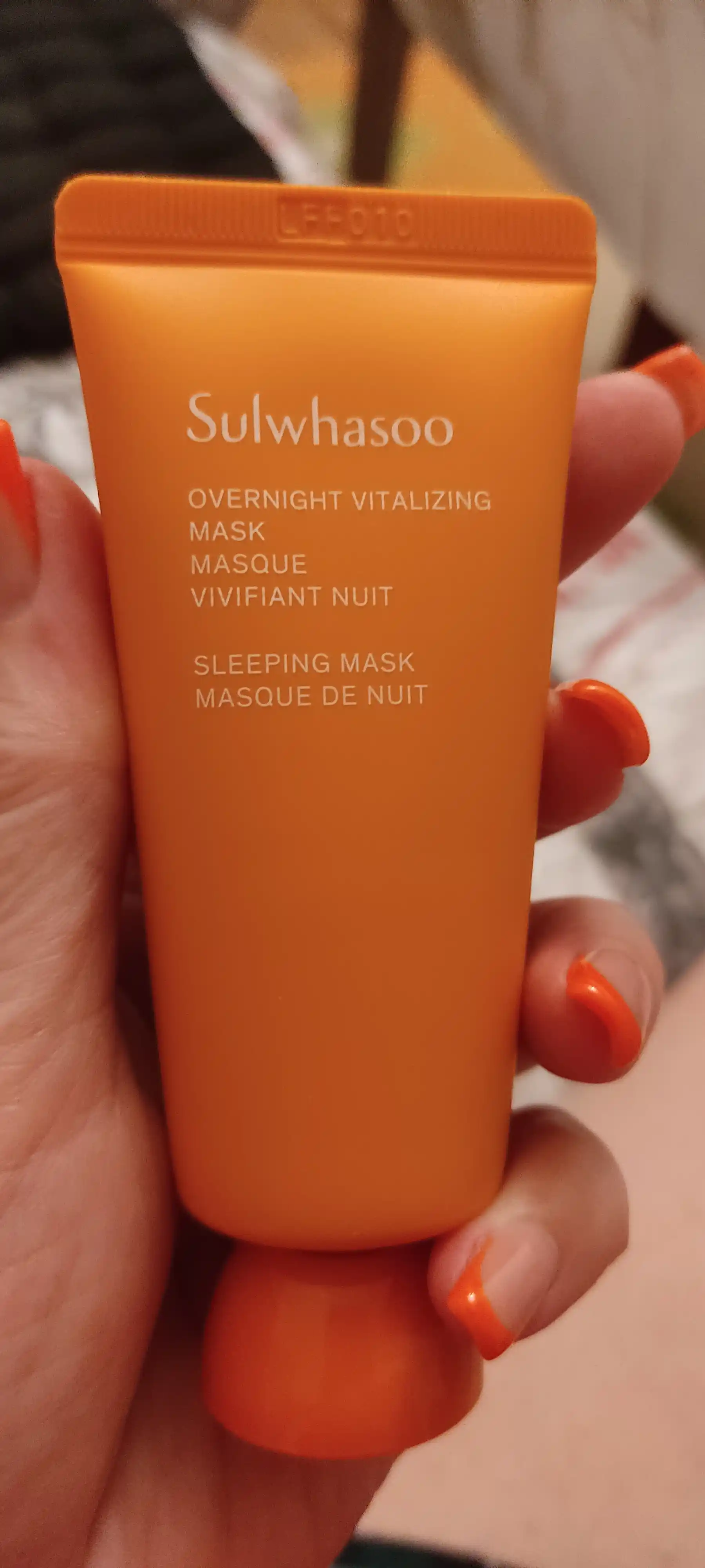 Terining yaltirashi uchun tungi tiklovchi niqob Sulwh უმ Overnight Vitalizing Mask, 35 ml