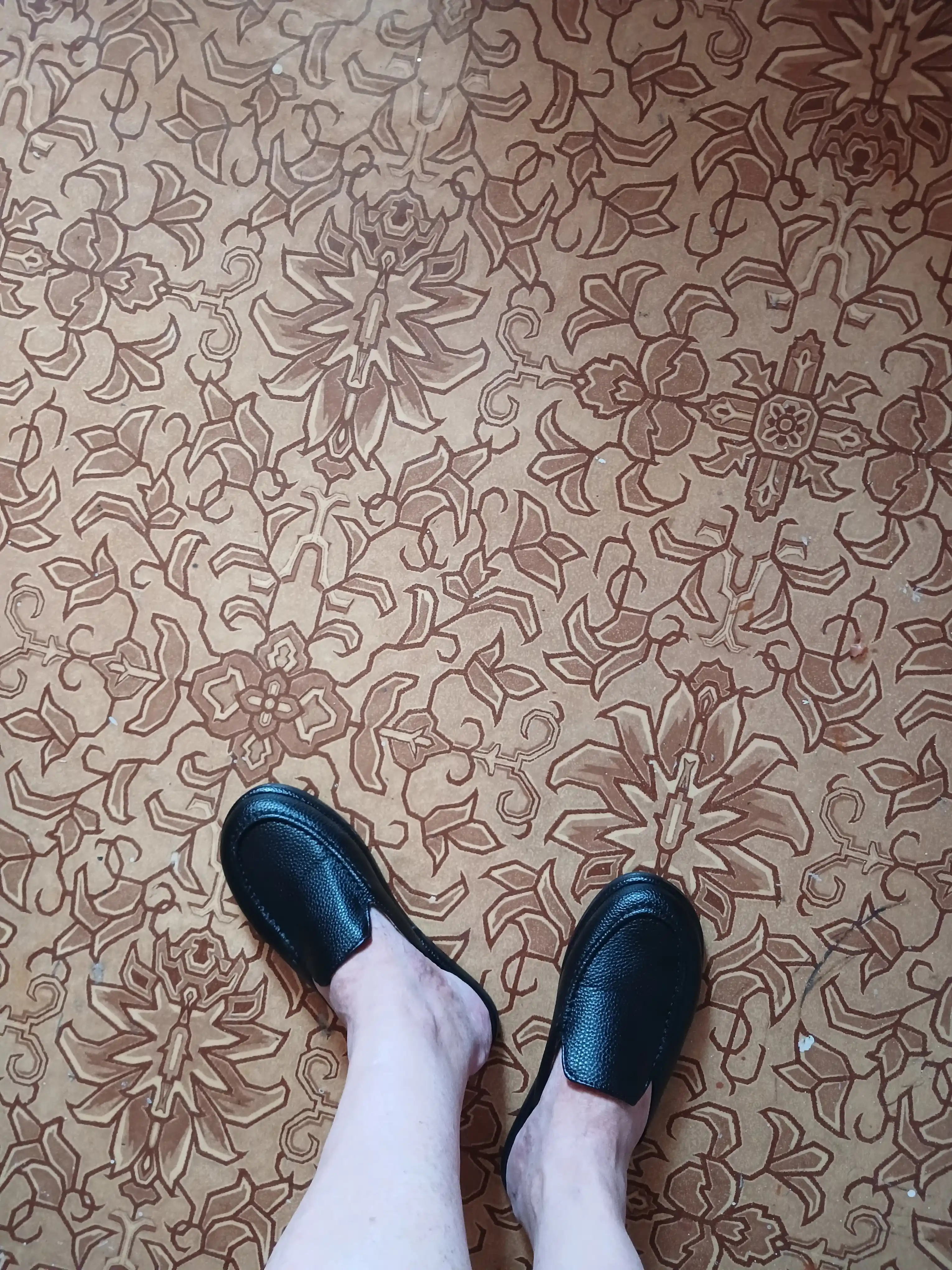 Ayollar uchun lofers, myuli, ayollar tuflilari