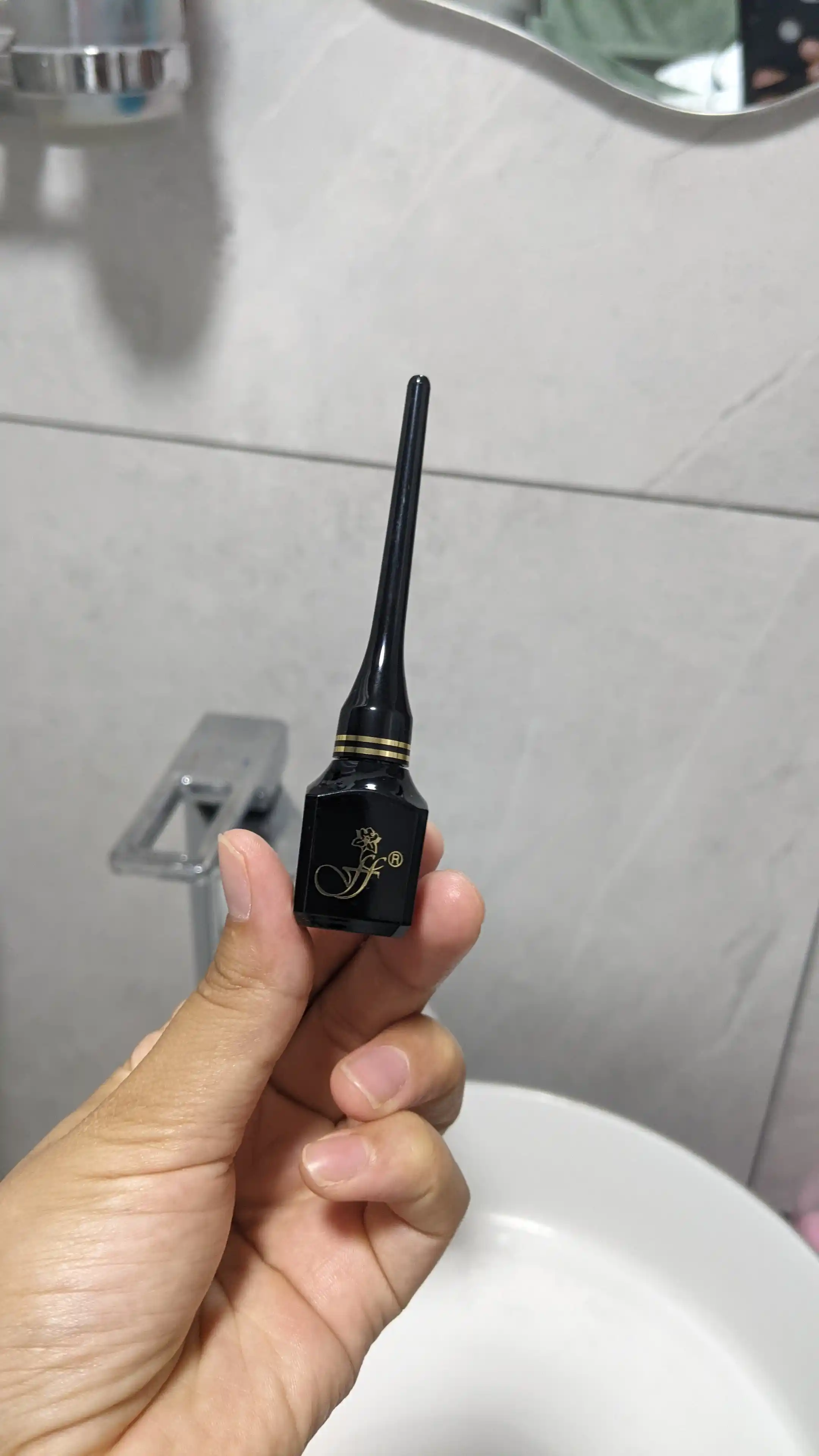 Подводка для глаз Professional Eyeliner 5,5 мл, черная