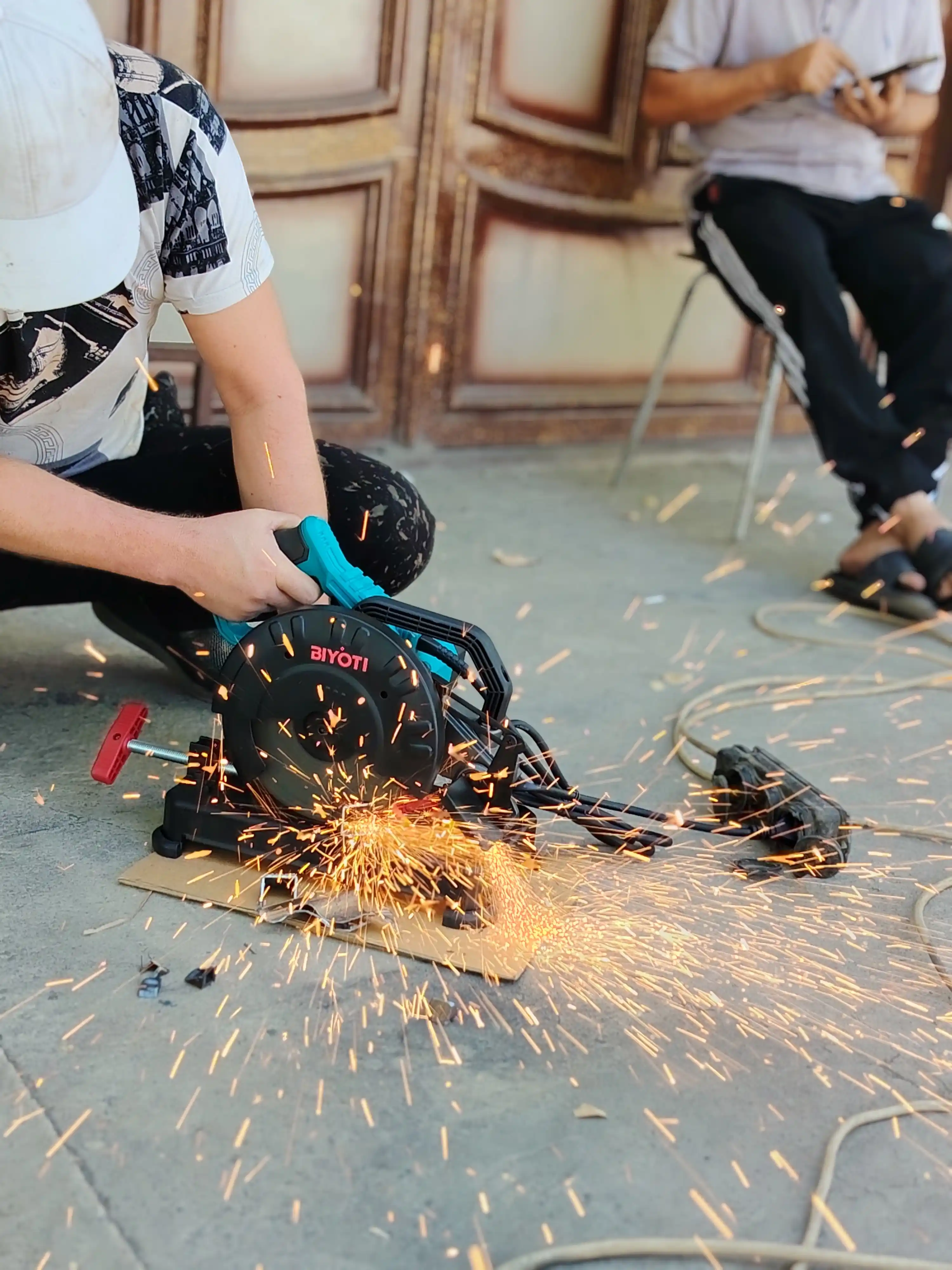 Metall kesish uchun burchakli arra, Biyoti BYT-CT185
