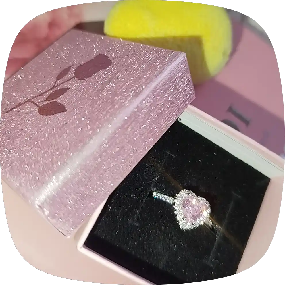 Кольцо Pandora, с розовым камнем в форме сердца, в коробочке для колец