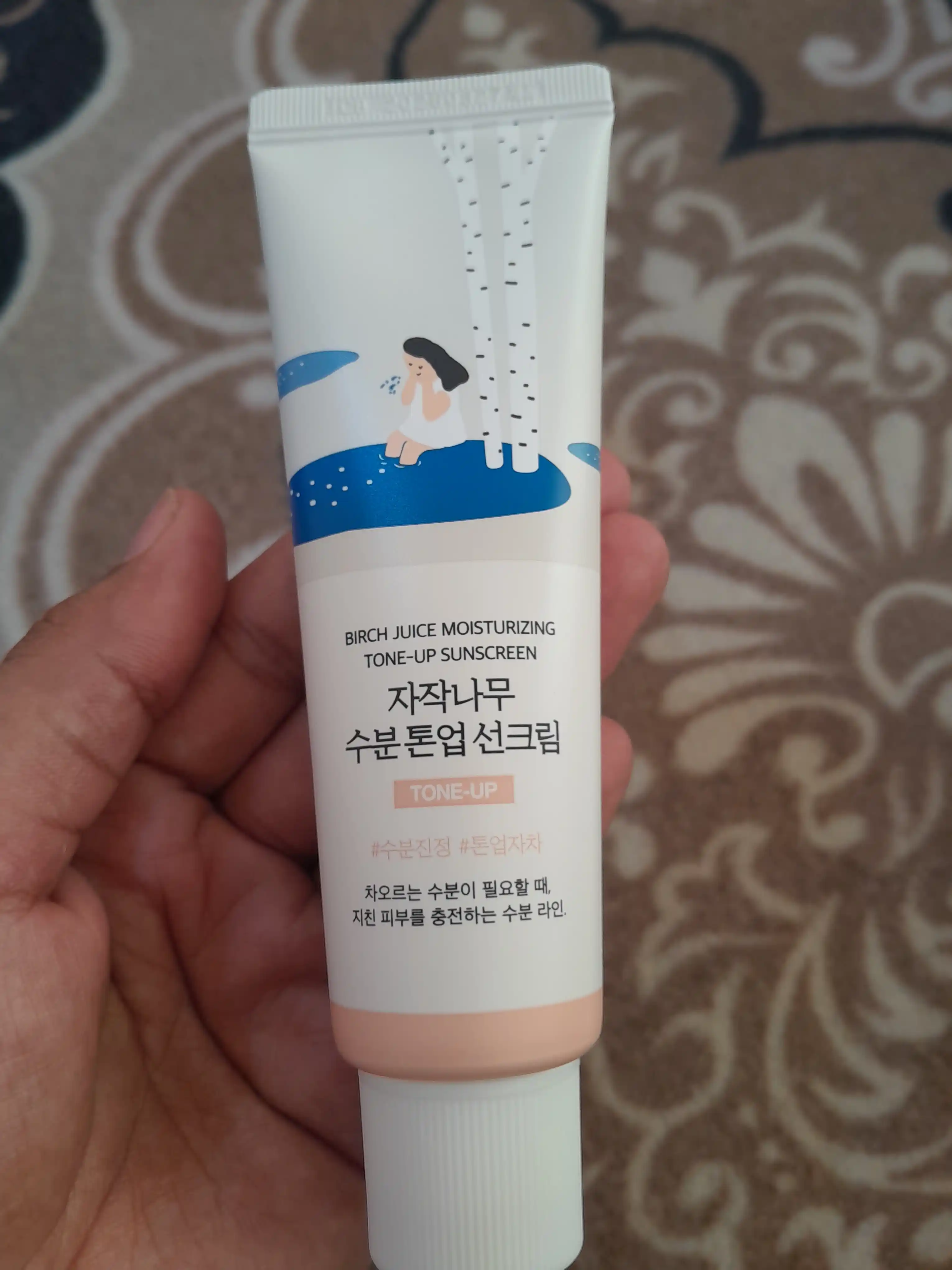 Ton beruvchi quyoshdan saqlovchi krem, SPF 50 Birch Juice Moisturizing Tone Up Round Lab