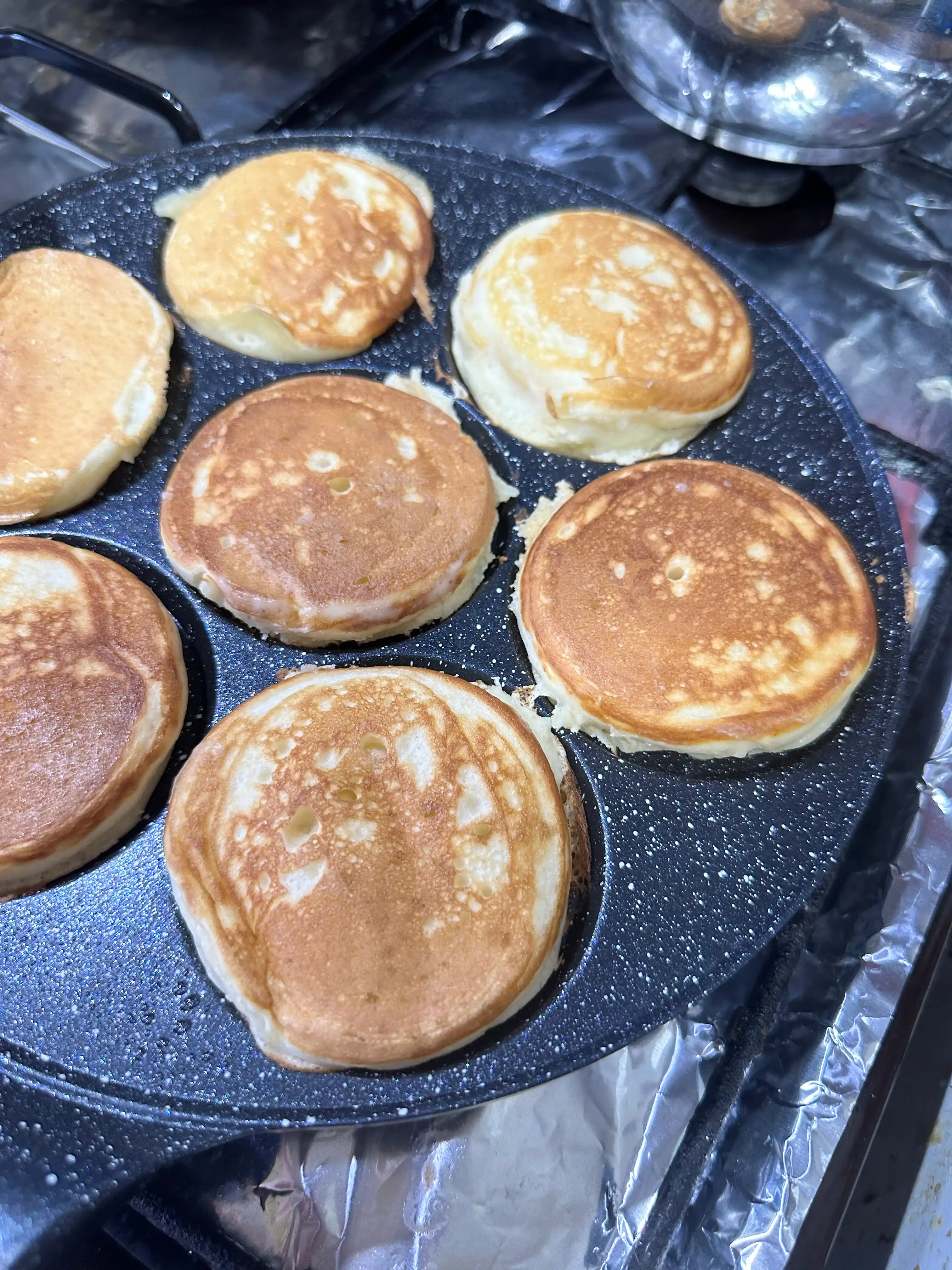 Omlet va tuxum pishirish uchun mo'jallangan tova