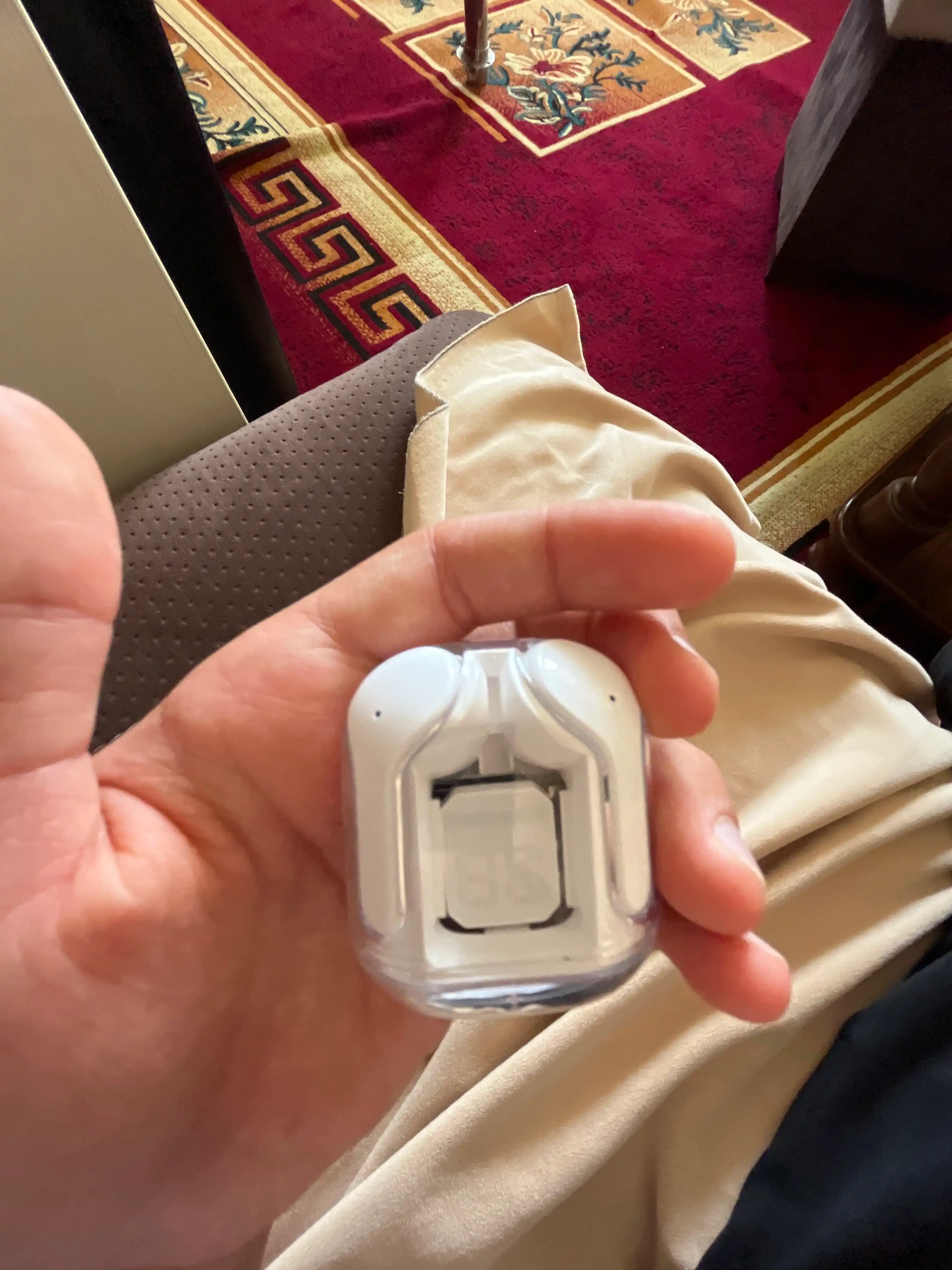 Simsiz quloqchilar, displeyli, mikrofonli va shovqinni kamaytiradi