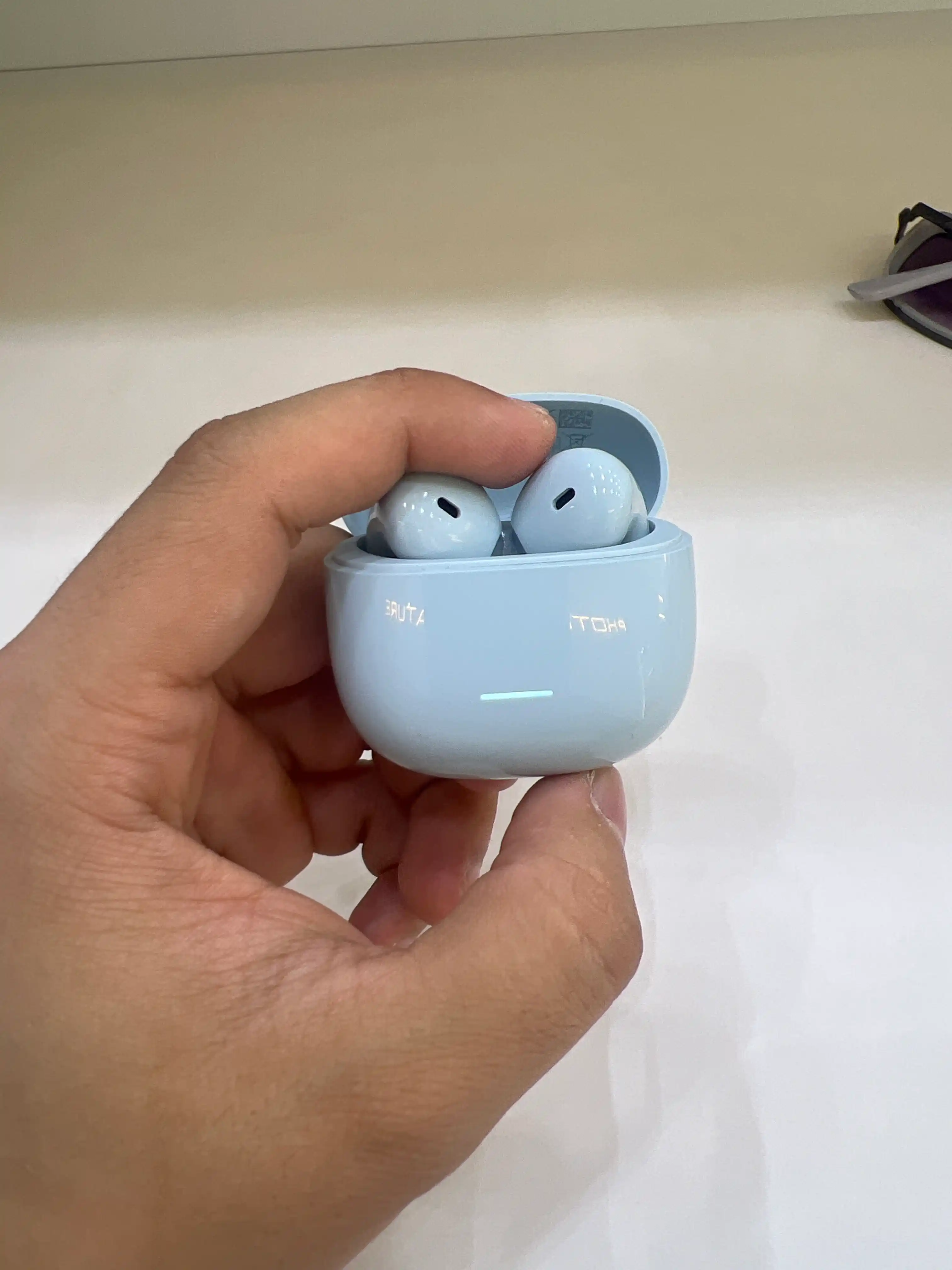 REDMI Buds 8 Active quloqchinlari, qo‘sh mikrofonlar yordamida tiniq ovozli qo‘ng‘iroqlar