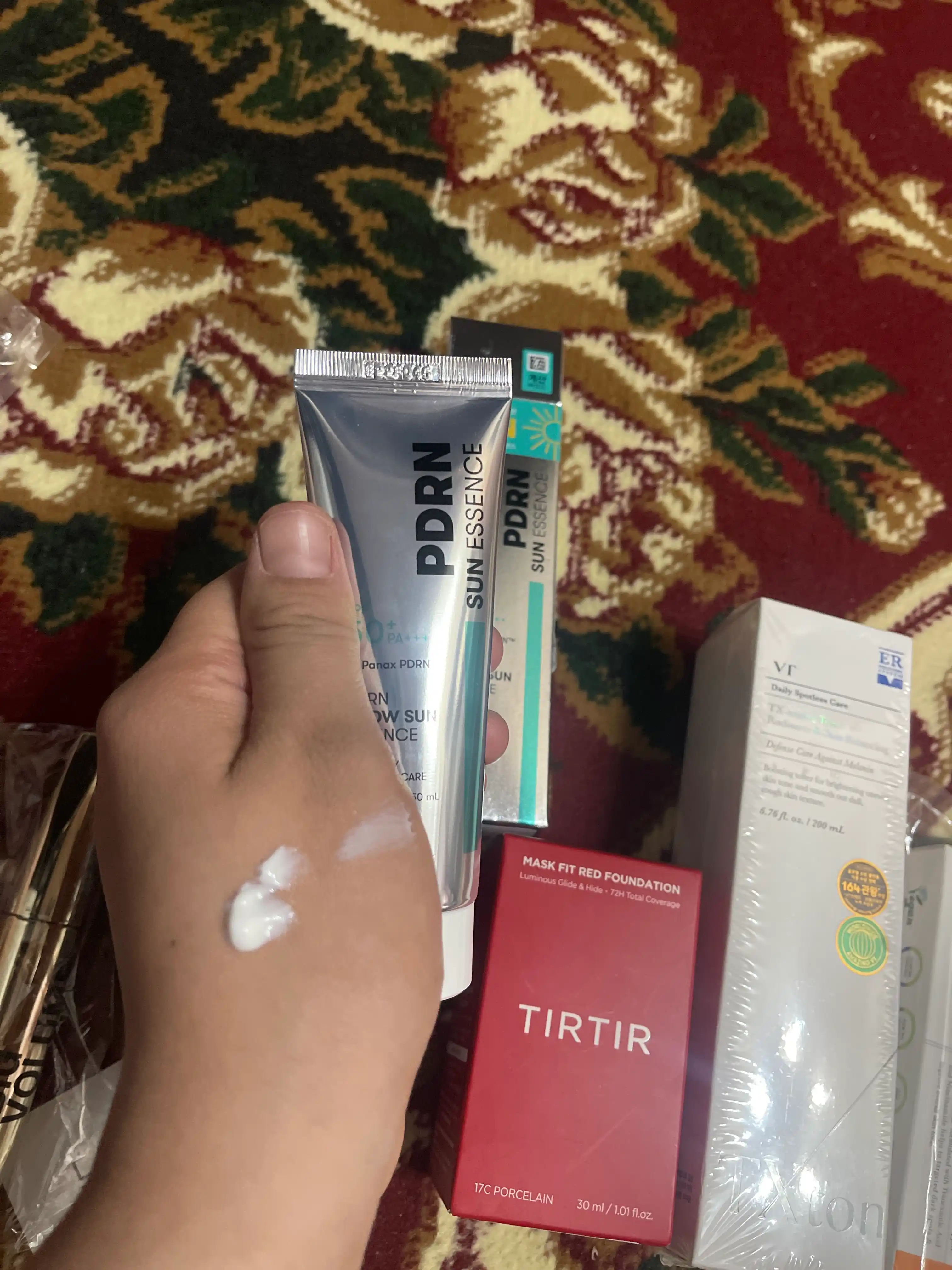 VT PDRN Glow Sun Essence SPF50+ PA++++ — сияющая солнцезащитная эссенция