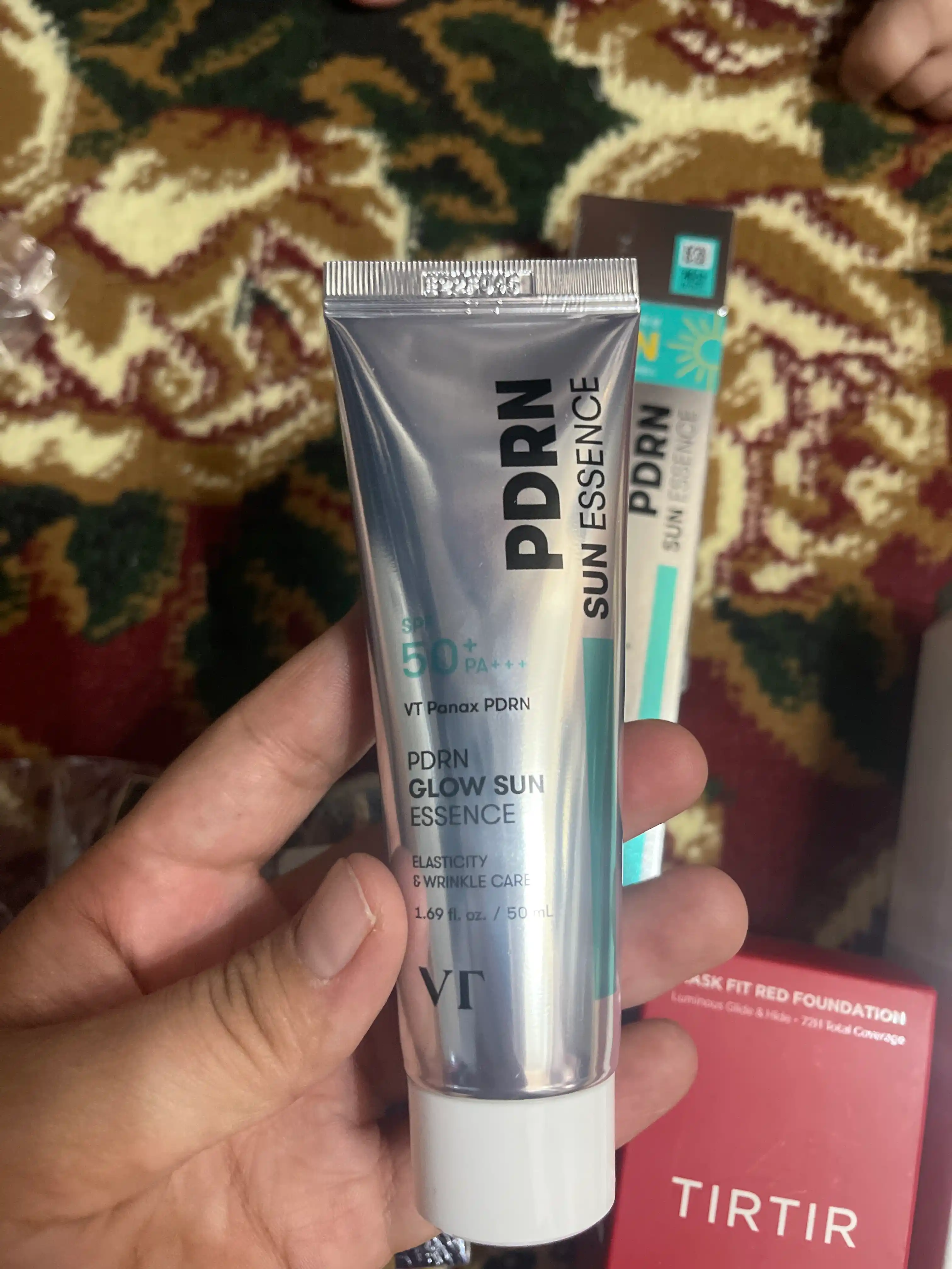 VT PDRN Glow Sun Essence SPF50+ PA++++ — сияющая солнцезащитная эссенция