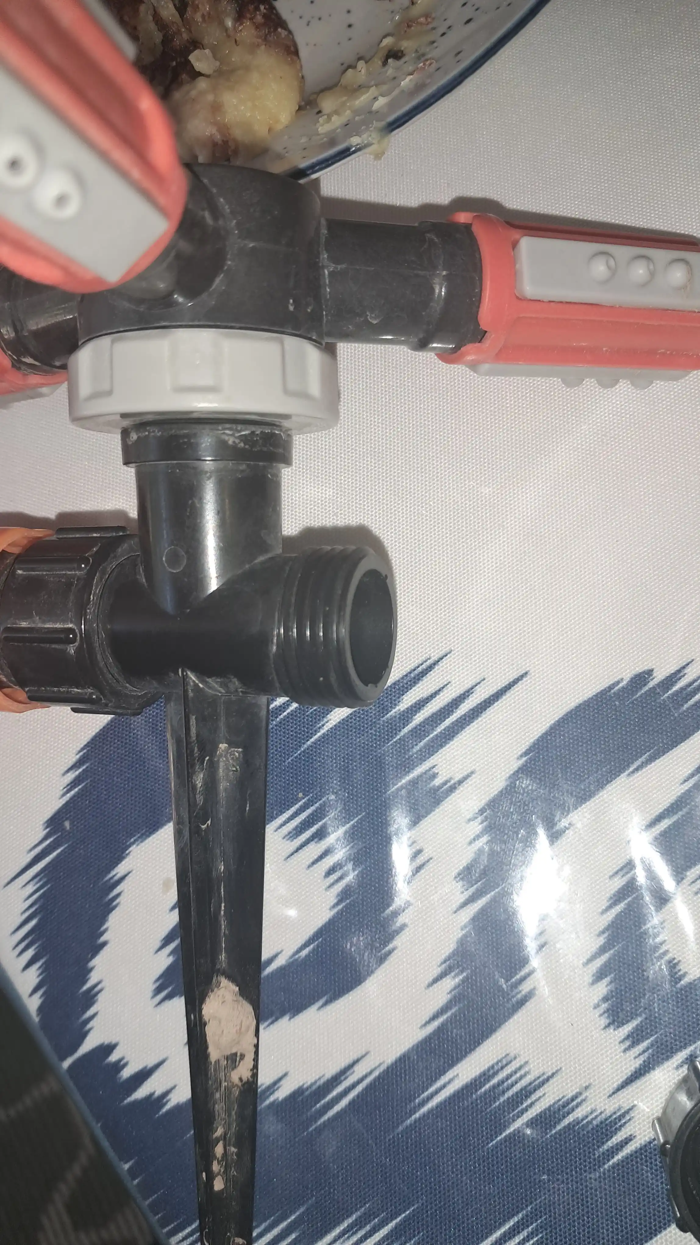 Bog‘ va hovlini sug‘orish uchun 360° aylanadigan sprinkler sug‘orish moslamasi