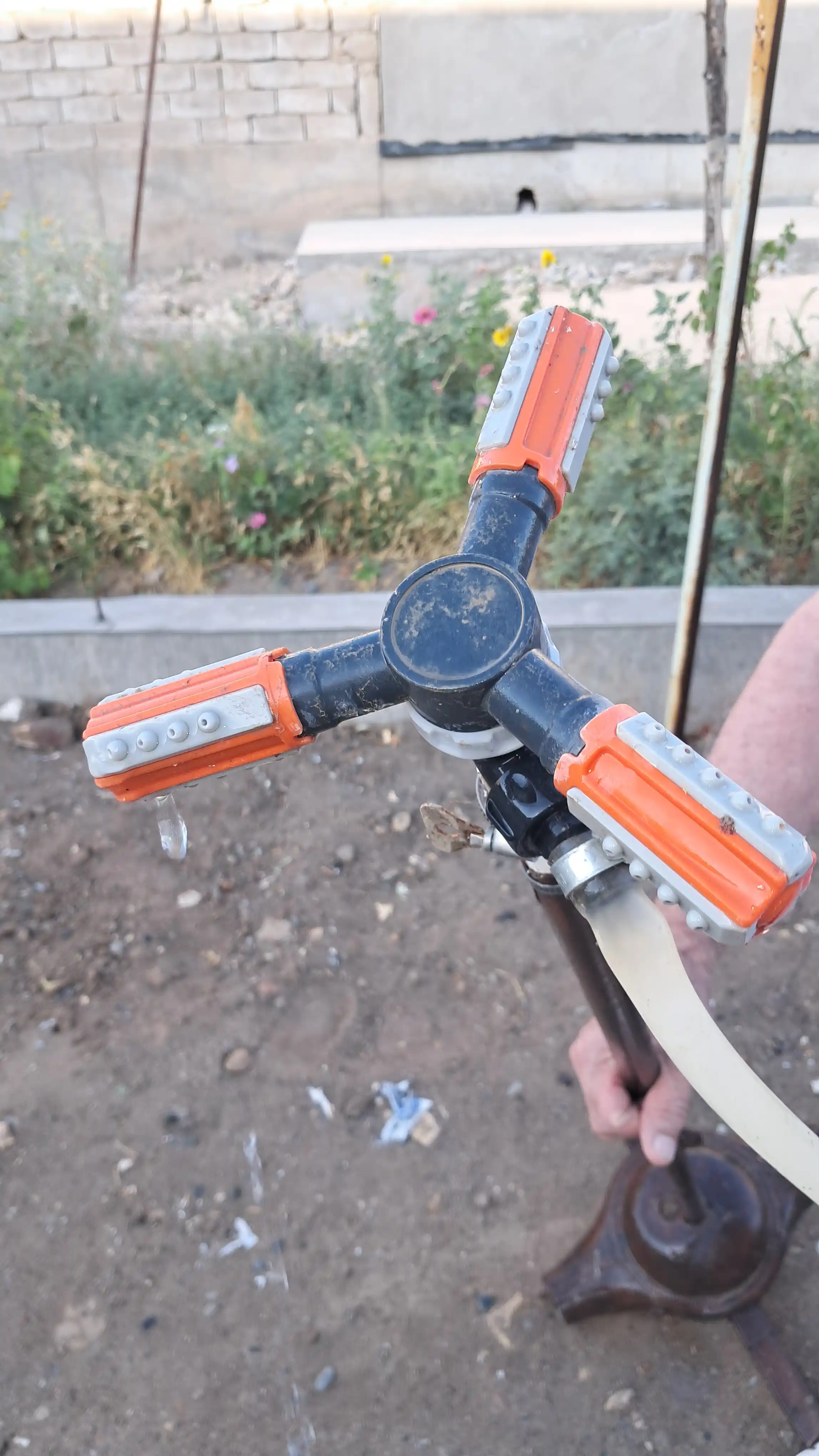 Bog‘ va hovlini sug‘orish uchun 360° aylanadigan sprinkler sug‘orish moslamasi