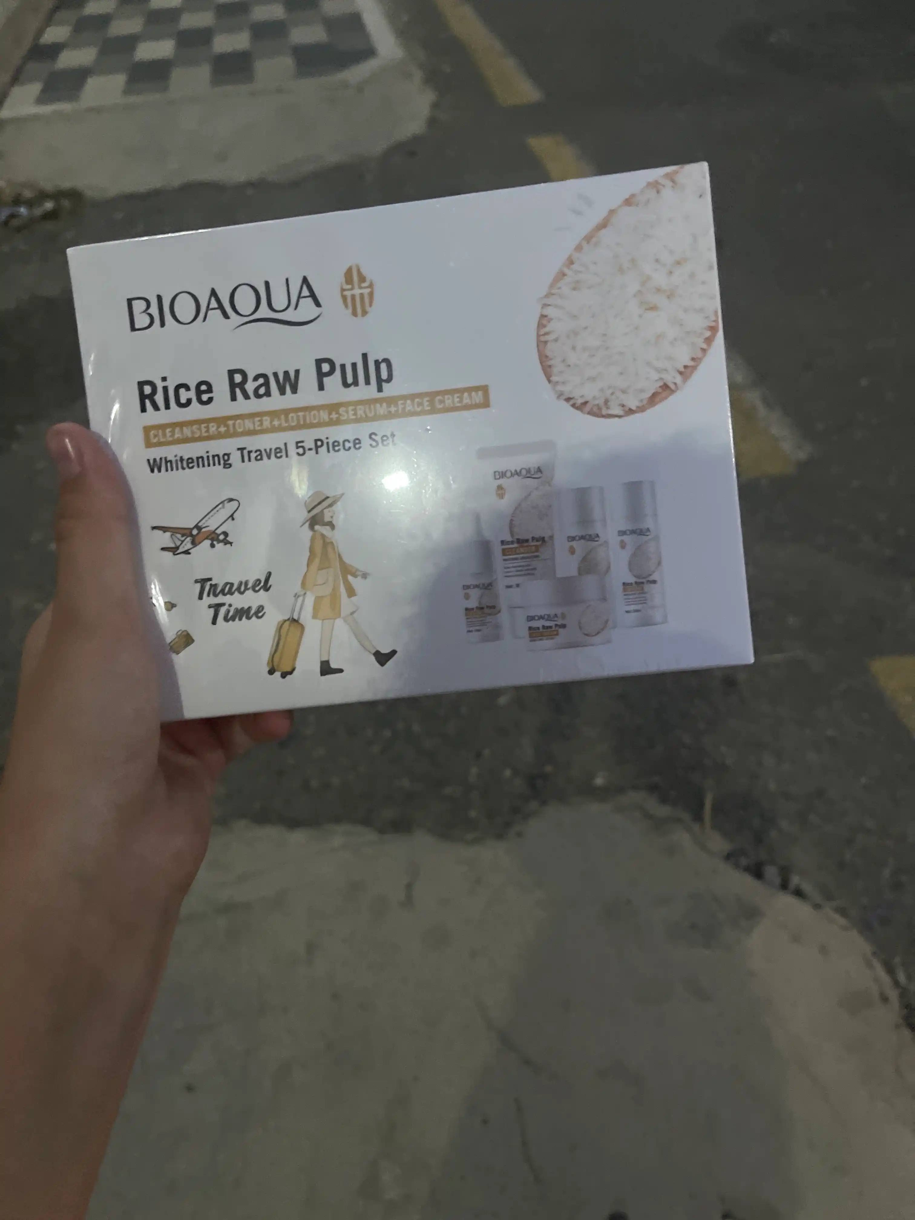 Bioaqua «6 tasi 1 da» yoshartiruvchi yuz parvarishi uchun mini-to'plami