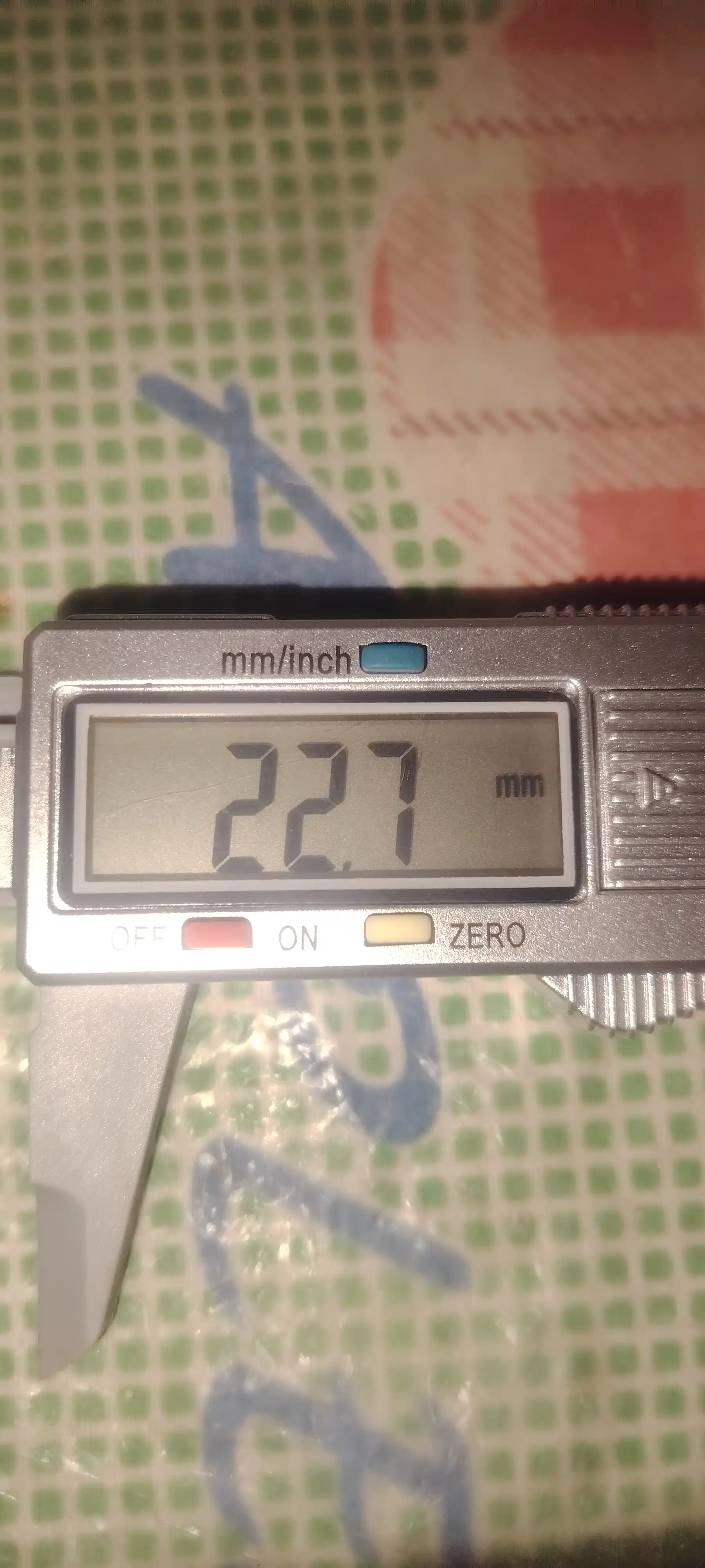 Kaliper elektron raqamli LCD displeyli chuqurlik o'lchagich funktsiyasi bilan, 150 mm