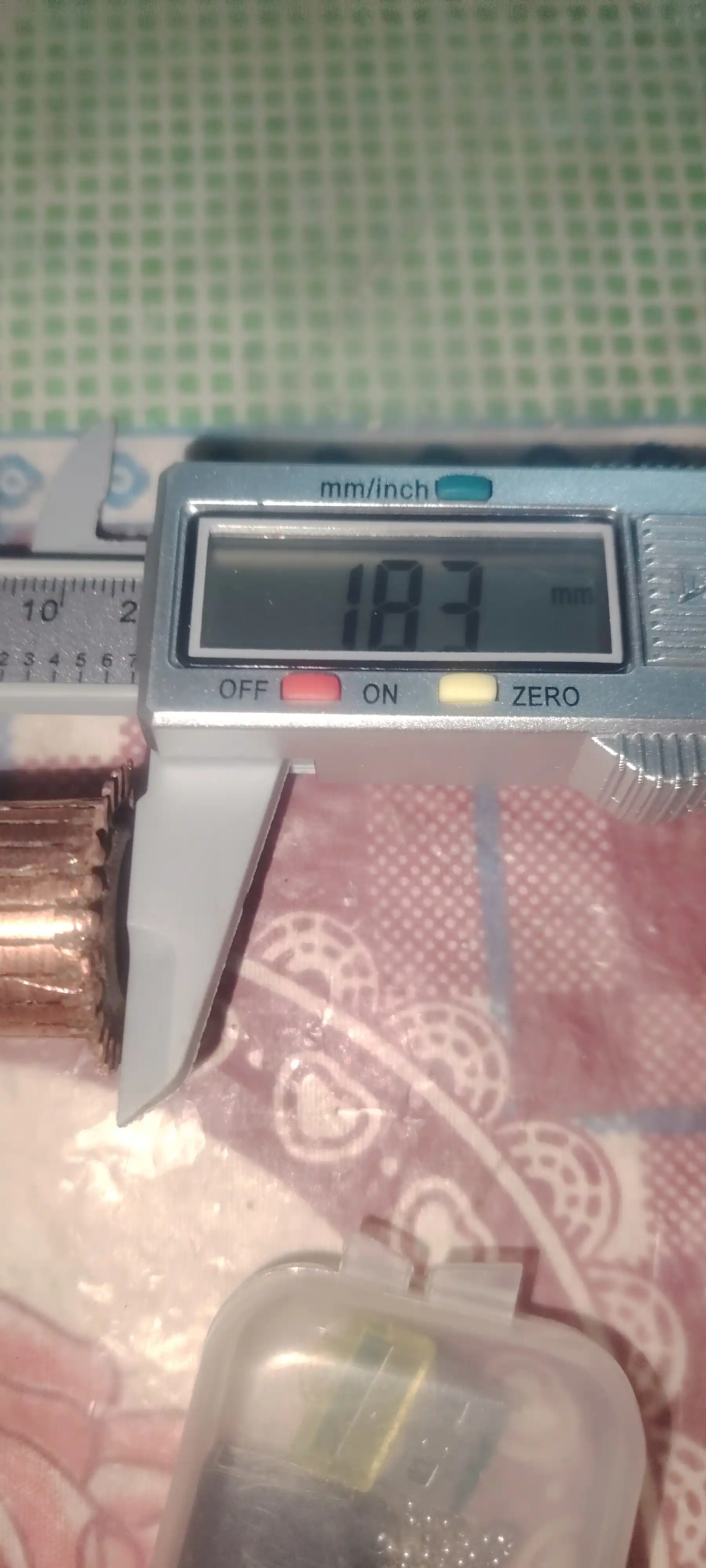 Kaliper elektron raqamli LCD displeyli chuqurlik o'lchagich funktsiyasi bilan, 150 mm