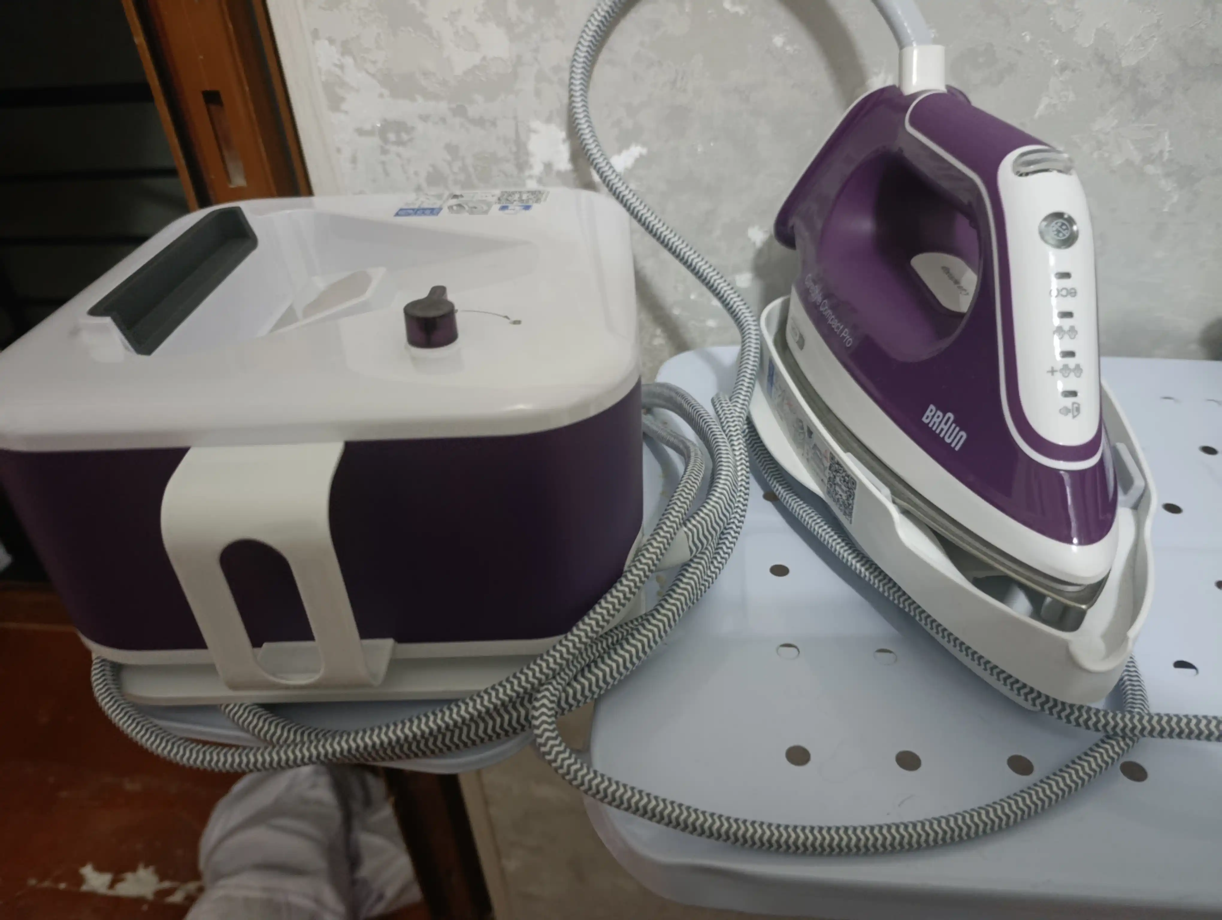 Braun IS2577VI CareStyle Compact Pro bug‘ generatori, 2400 Vt, 6,5 bar, 1,5 l suv baki
