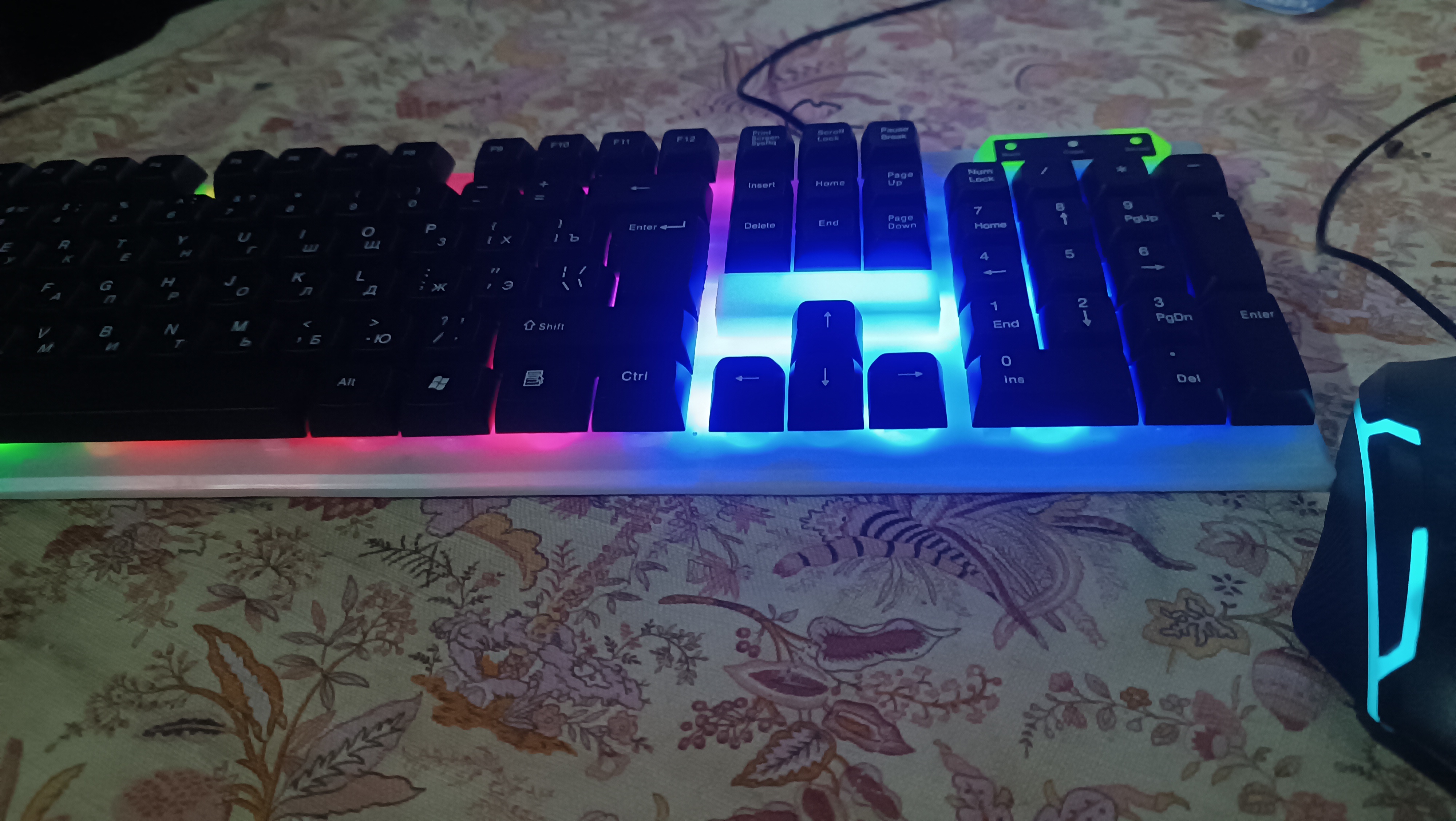 RGB yoritgichli klaviatura, mexanik va membranali modellar, sichqonchali variantlari