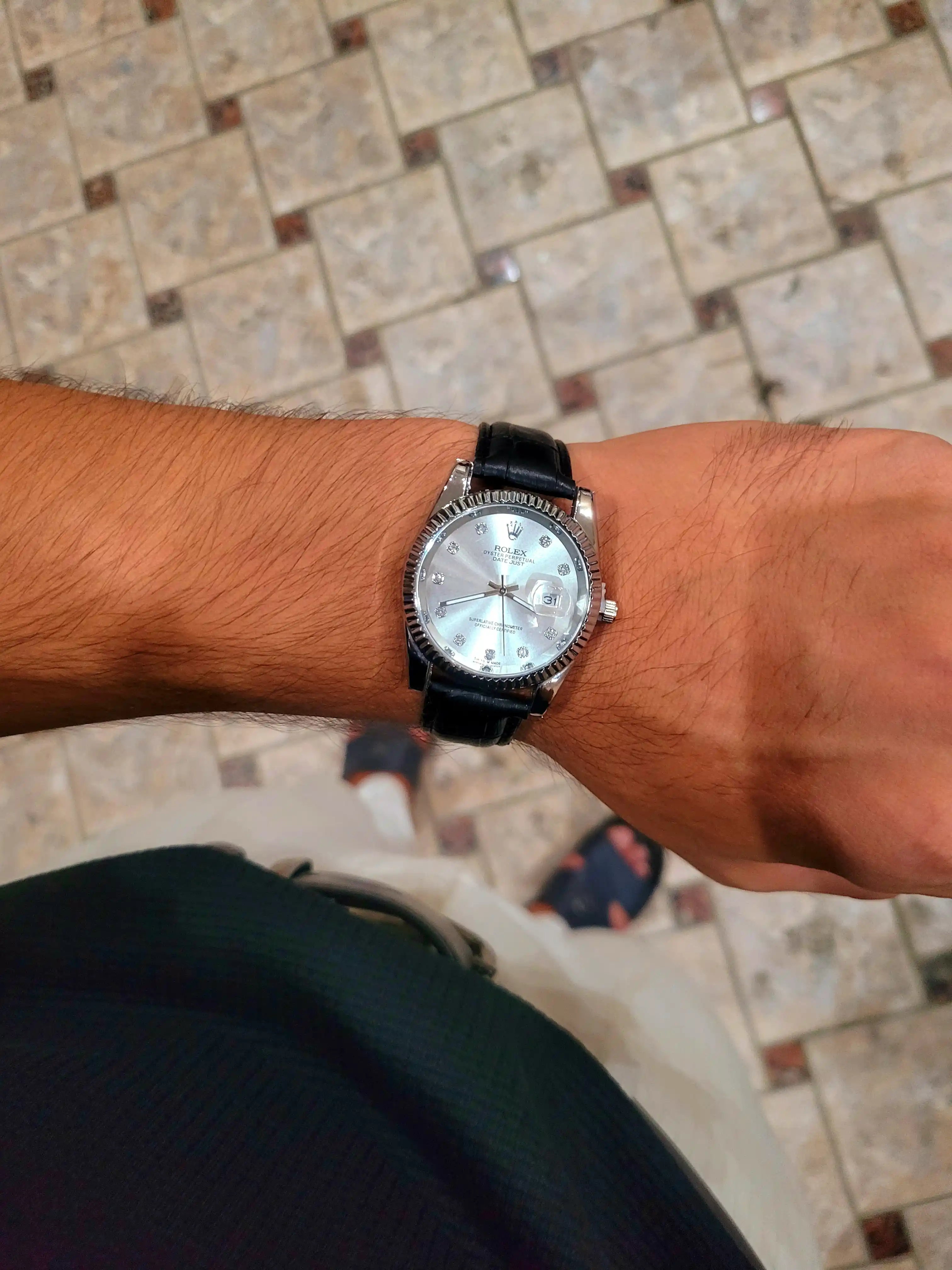 Erkaklar uchun klassik Rolex soati - zamonaviy va hashamatli aksessuar