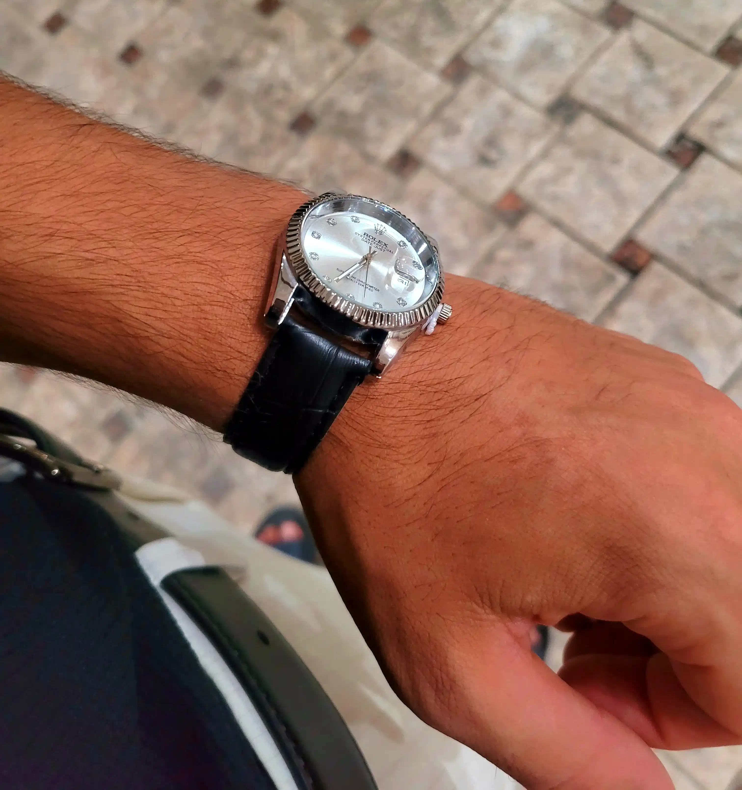 Erkaklar uchun klassik Rolex soati - zamonaviy va hashamatli aksessuar