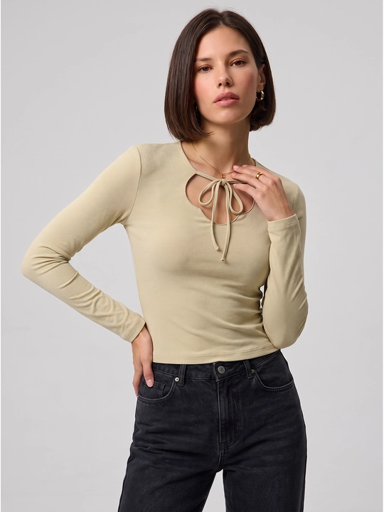 Ayollar uchun UMA Slim Fit uzun yengli, kesik, shakldor qirqimli va bog‘ichli - 