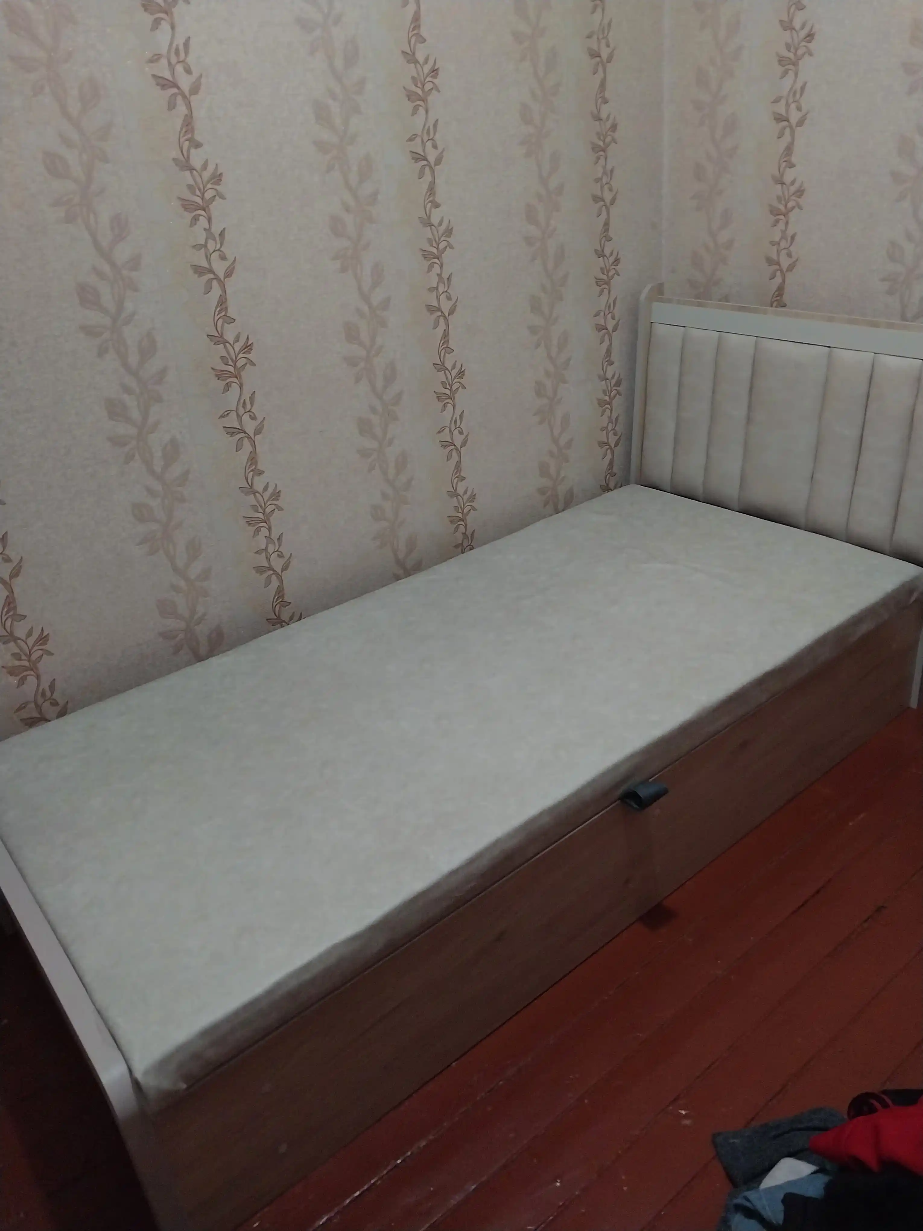 1 kishilik karavot 90x200, sandiqli, ko‘tariluvchi, yumshoq boshli