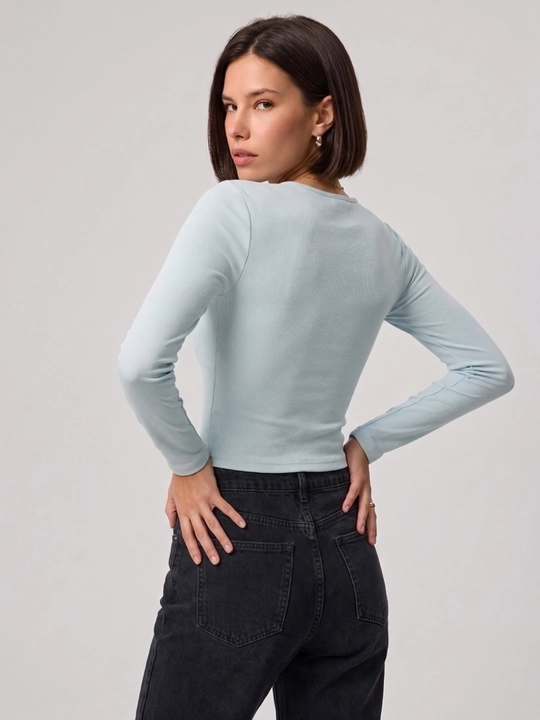 Ayollar uchun UMA Slim Fit uzun yengli, kesik, shakldor qirqimli va bog‘ichli