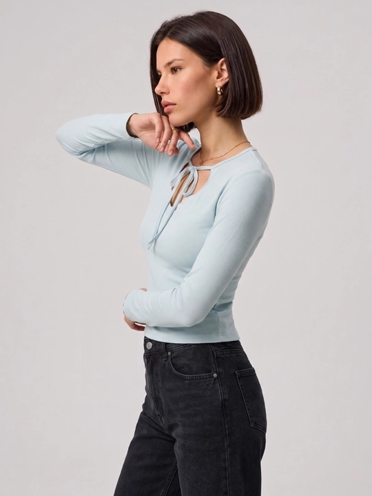 Ayollar uchun UMA Slim Fit uzun yengli, kesik, shakldor qirqimli va bog‘ichli