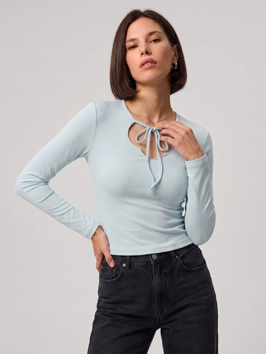 Ayollar uchun UMA Slim Fit uzun yengli, kesik, shakldor qirqimli va bog‘ichli - 