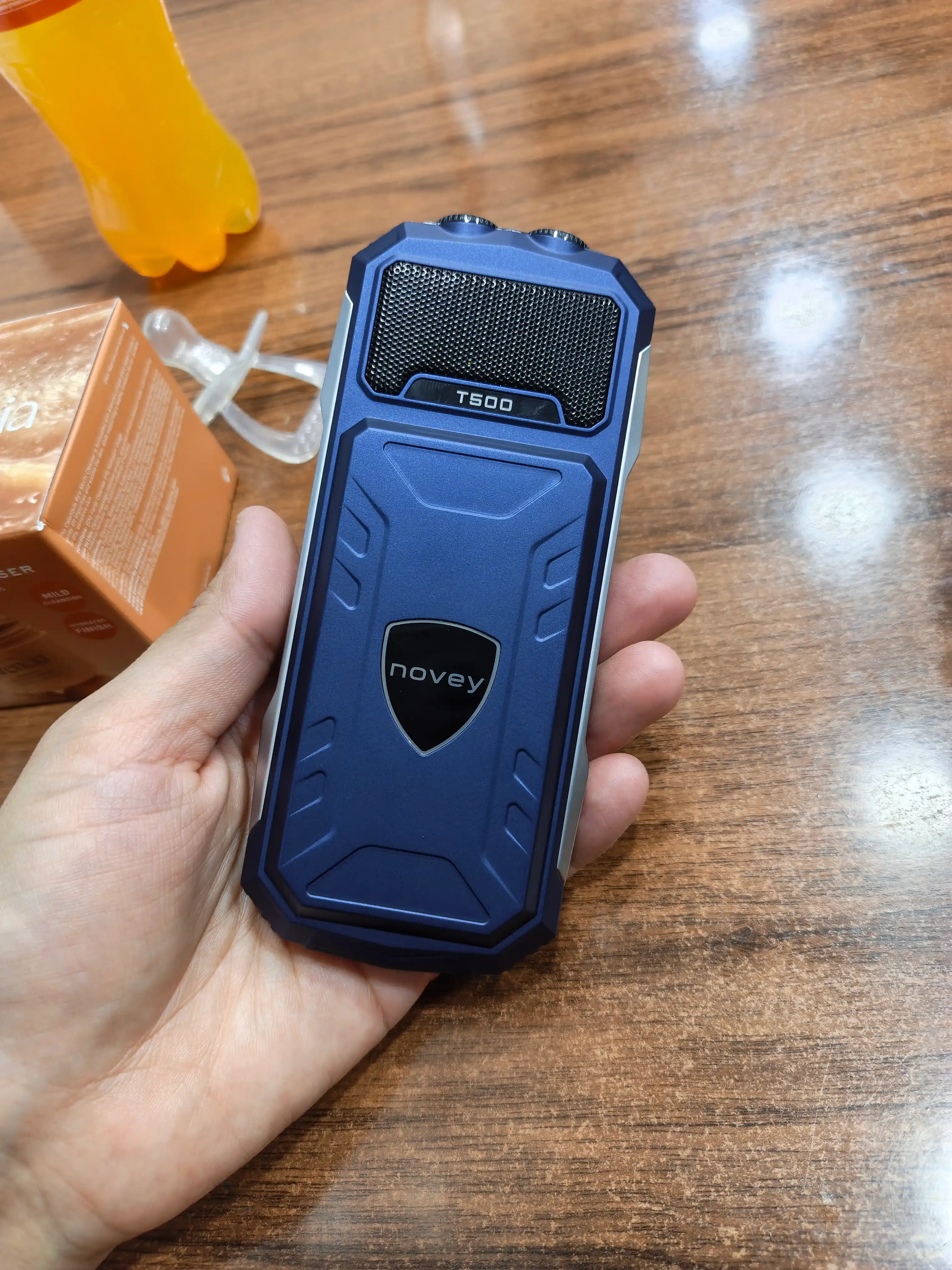 Knopkali telefon Novey T500 TANK, katta batareya 5000mAh
