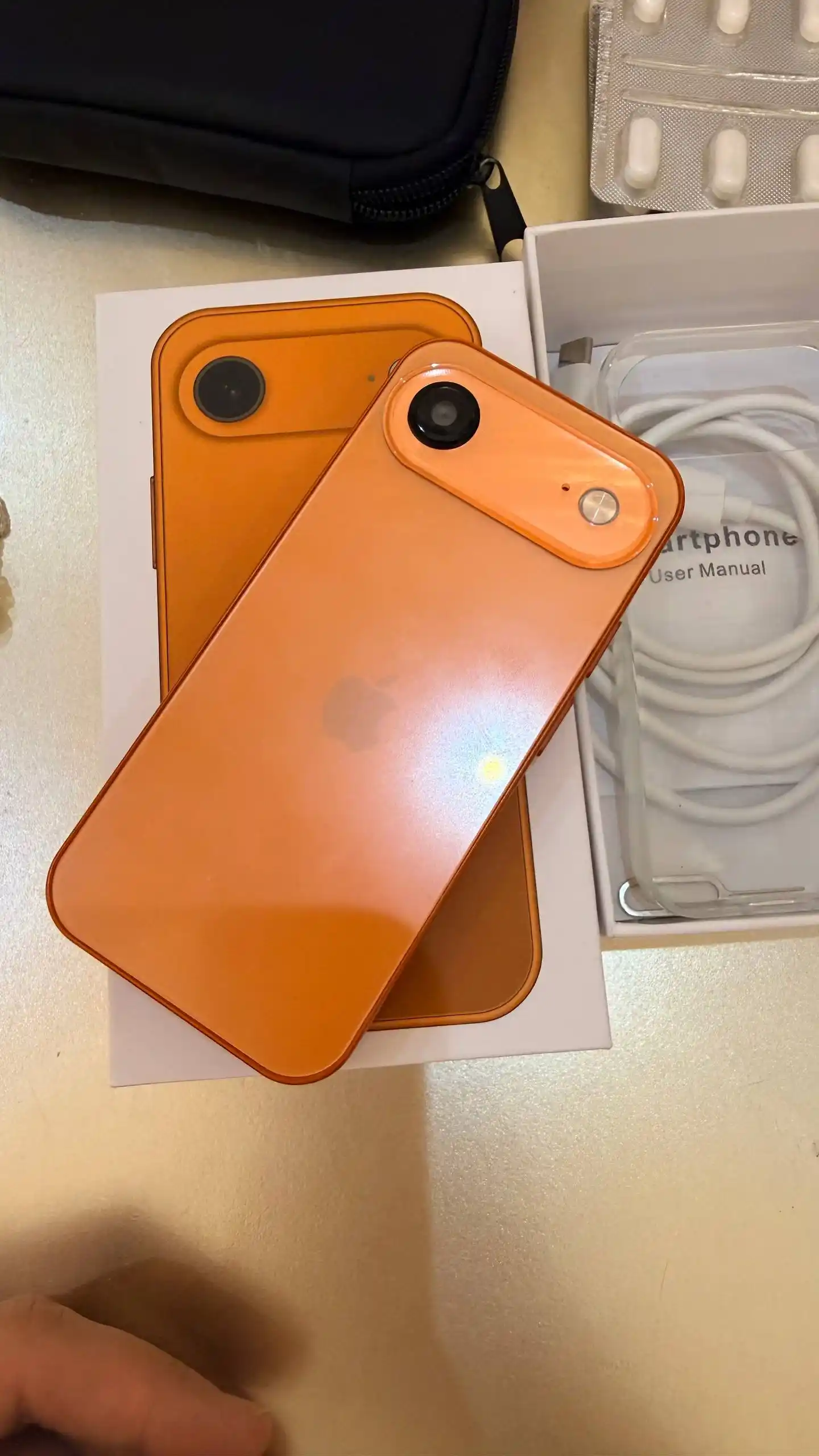 Bolalar uchun ixcham Air mini sensorli telefoni, 2 SIM