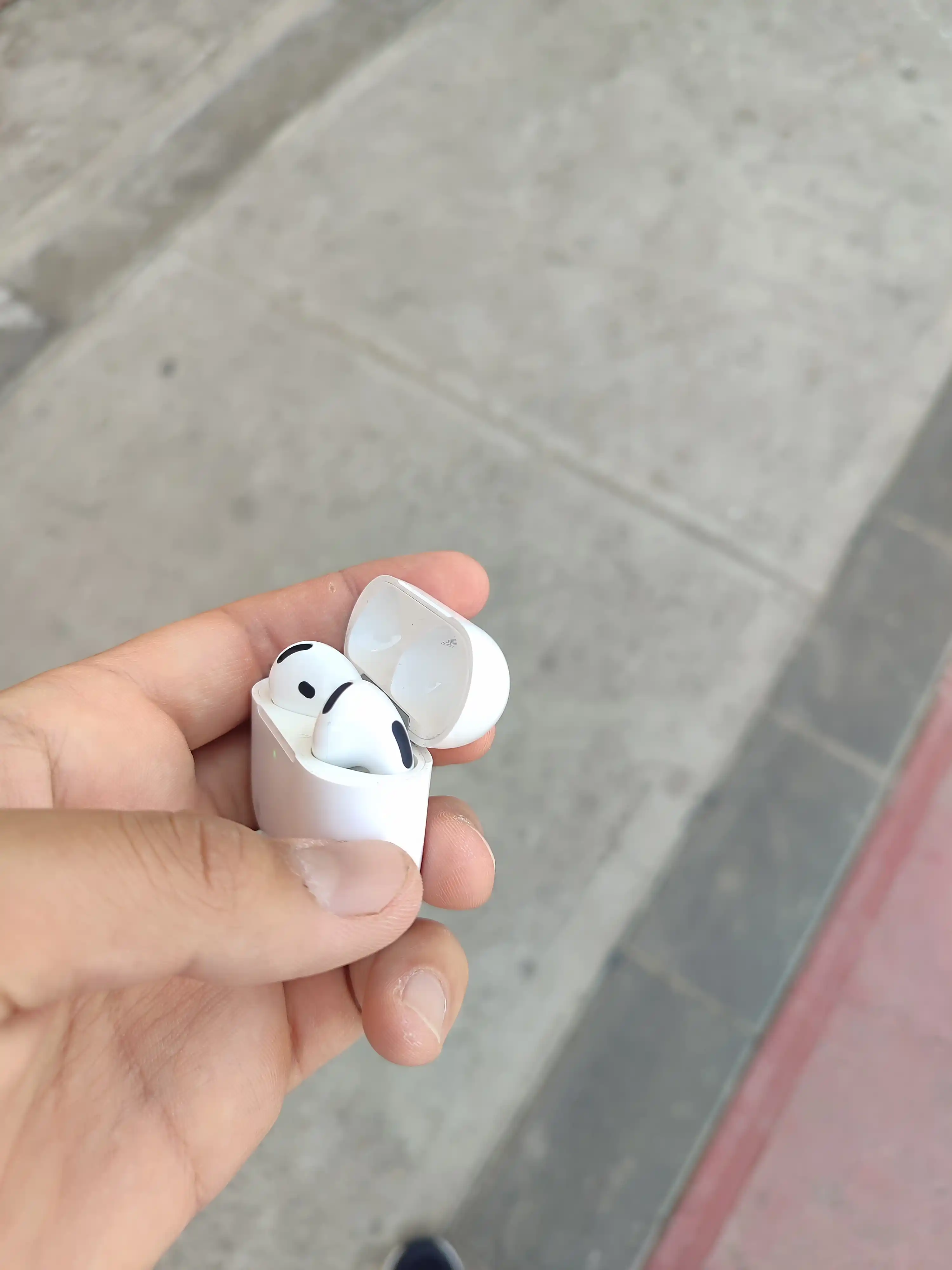 Simsiz quloqchinlar Pods 4, iPhone va Android uchun simsiz naushniklar