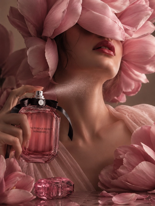 Ayollar uchun gulli-mevali parfyumeriya suvi Victoria’s Secret Bombshell