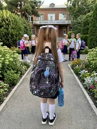 Qizlar uchun maktab ryukzagi Smiggle, keng sig‘imli, bo‘limli, 40×30×15 sm