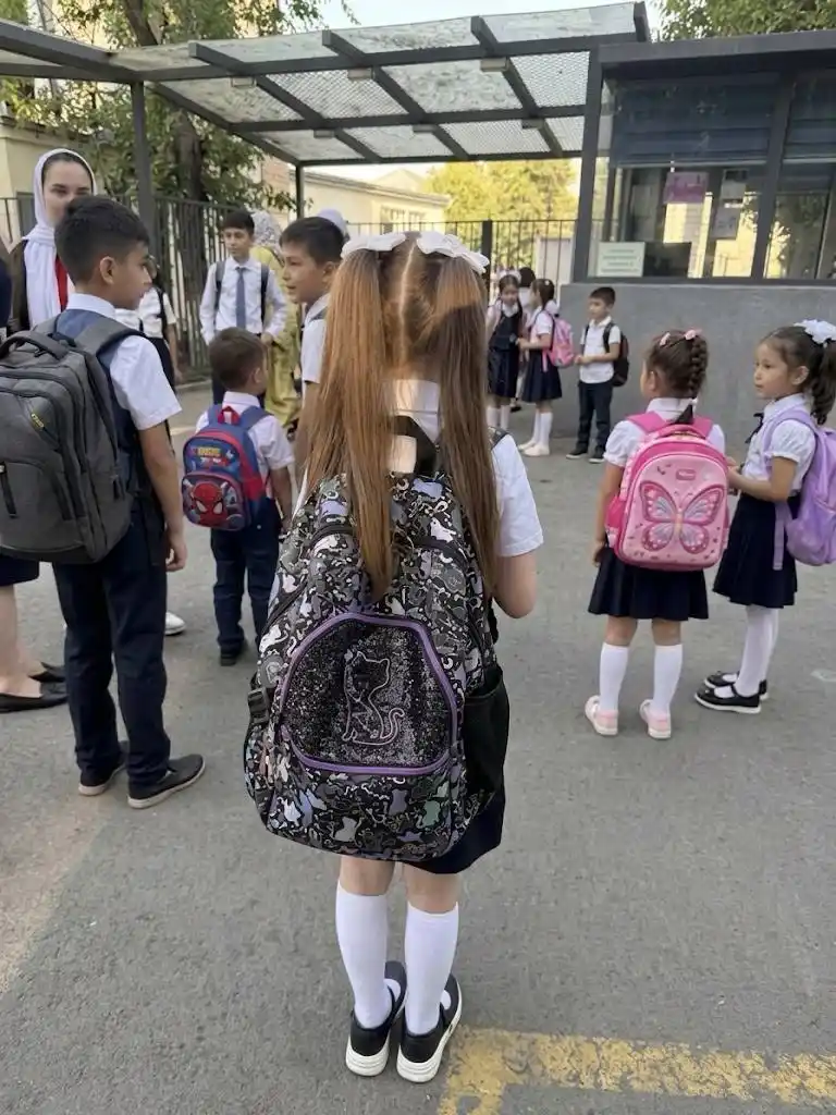 Qizlar uchun maktab ryukzagi Smiggle, keng sig‘imli, bo‘limli, 40×30×15 sm