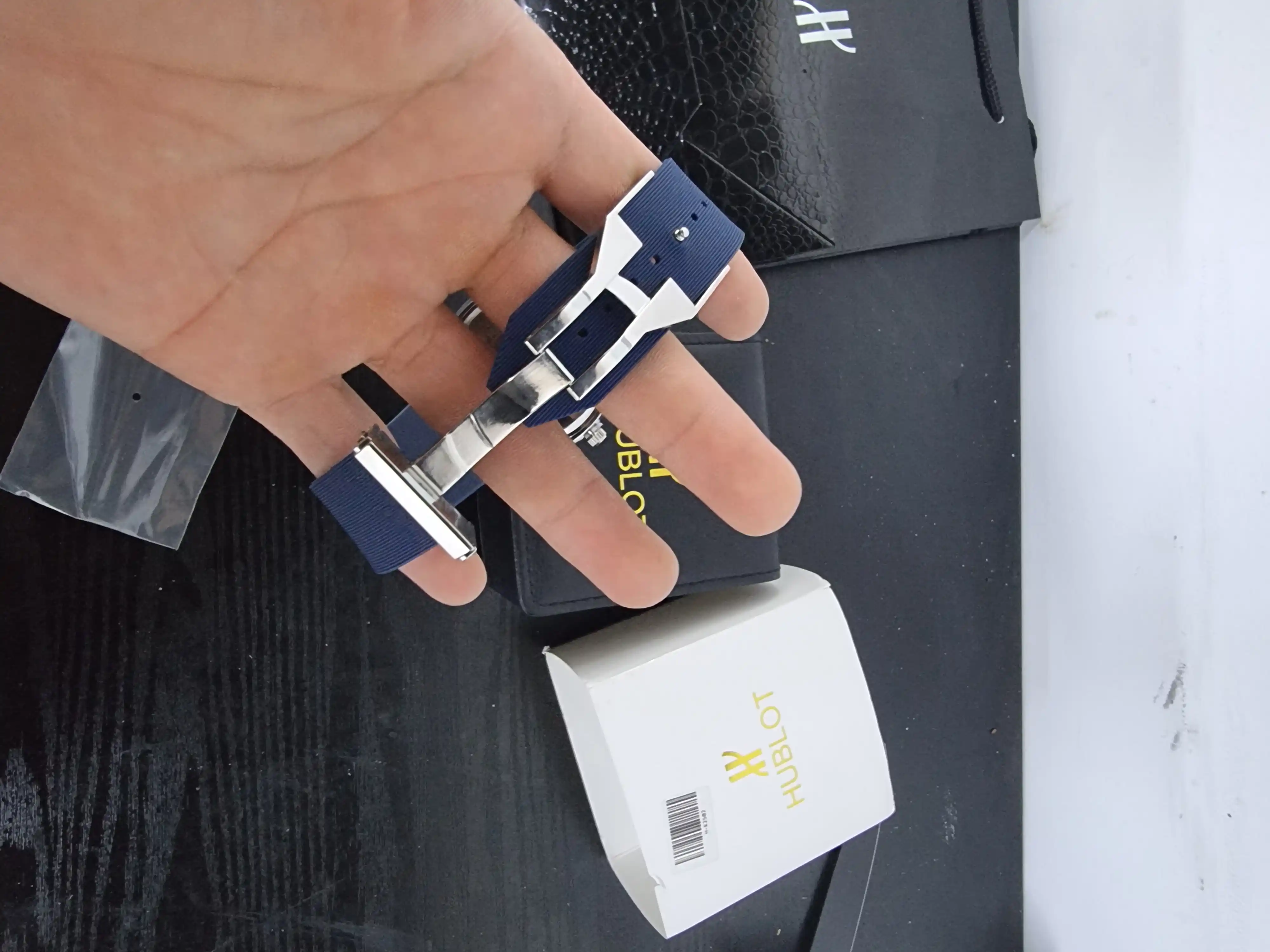 Erkaklar qo‘l soati Hublot Quartz – Mineral shisha, silikon remeshok, sana ko‘rsatkichi