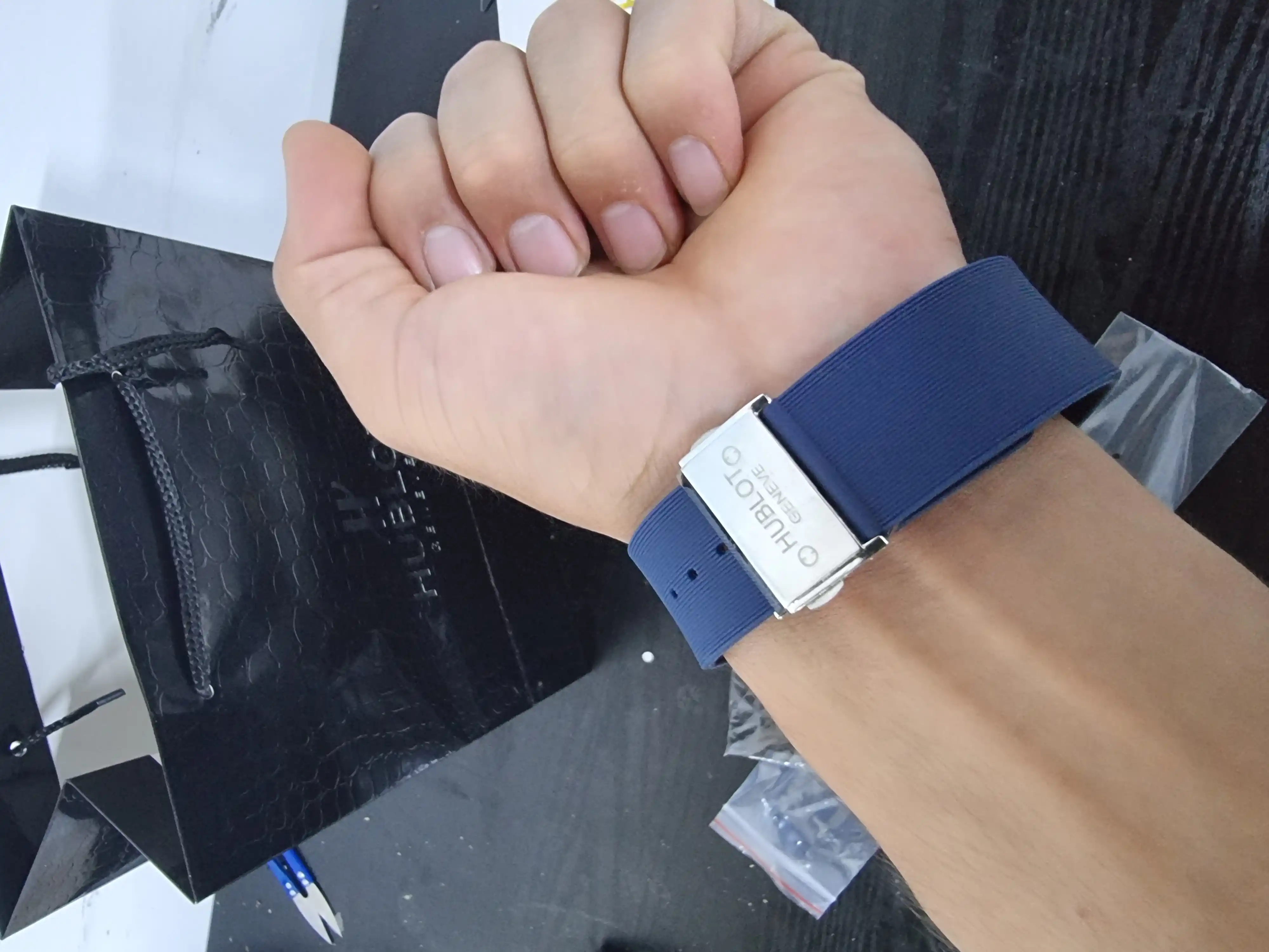 Erkaklar qo‘l soati Hublot Quartz – Mineral shisha, silikon remeshok, sana ko‘rsatkichi