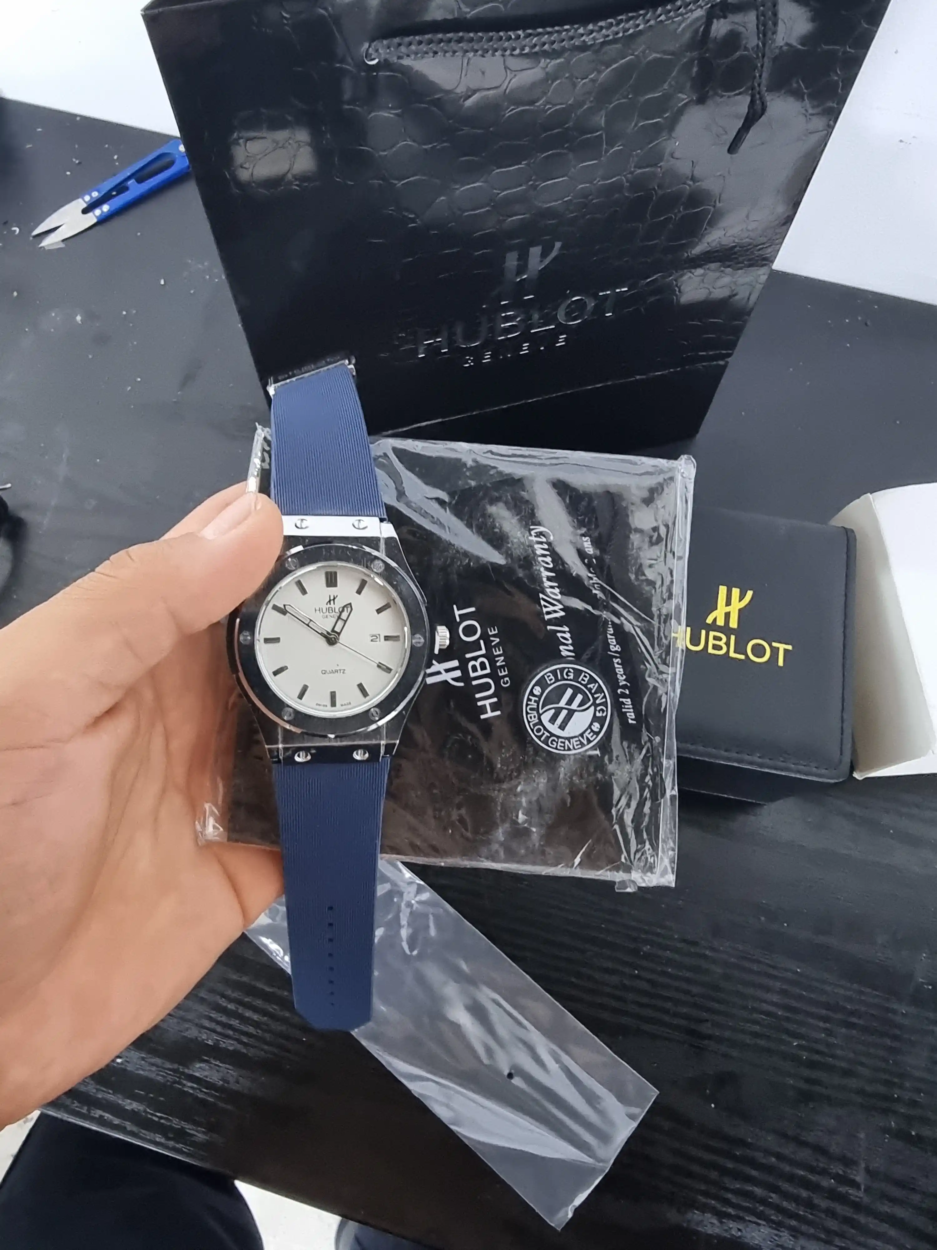 Erkaklar qo‘l soati Hublot Quartz – Mineral shisha, silikon remeshok, sana ko‘rsatkichi