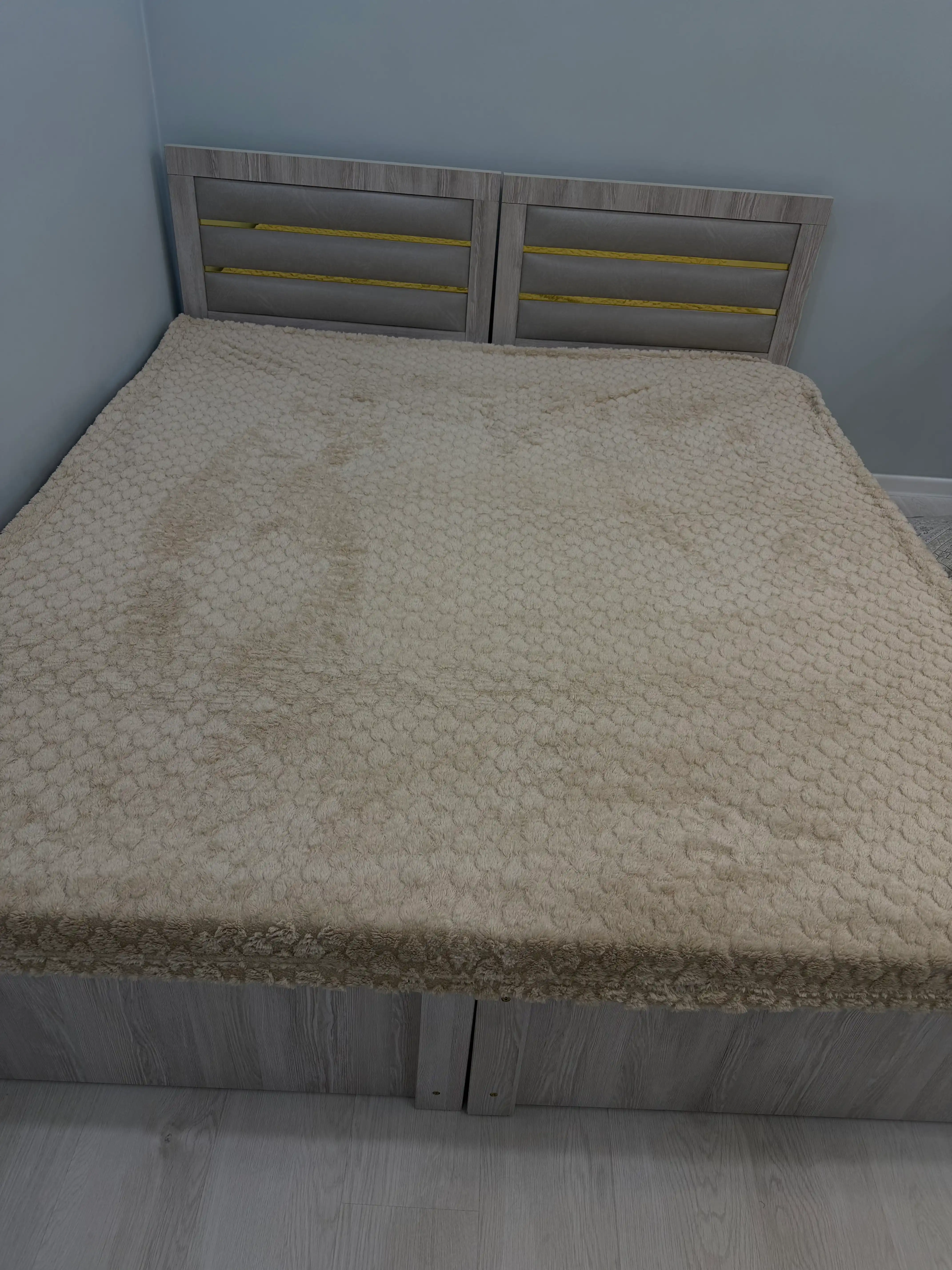 Bej Rangli Bir Qatlamli pled 200×220 sm — Uy uchun Yumshoq va Nafis Qulaylik