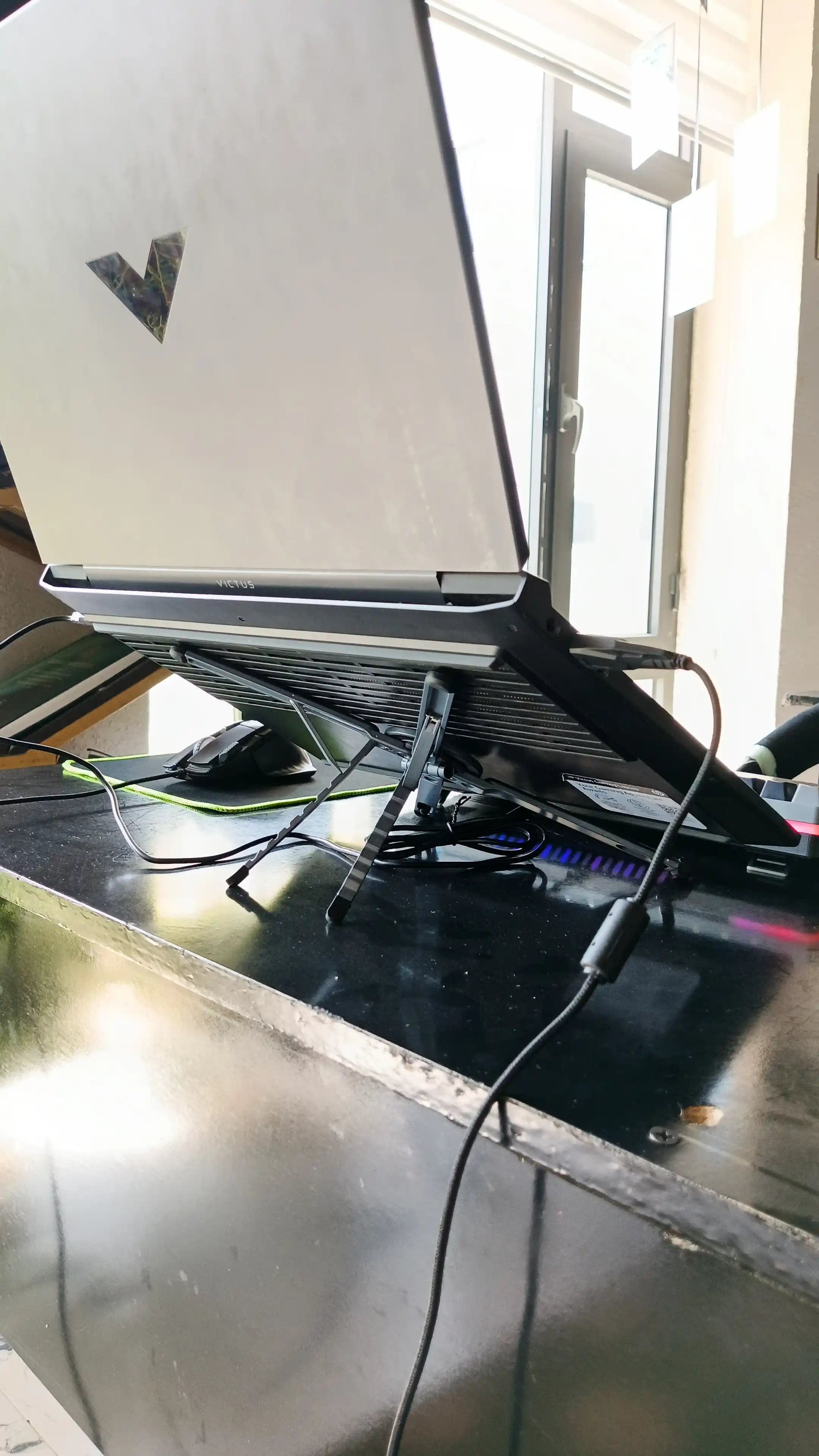 Magnitli universal telefon, planshet va noutbuk stendi – metal podstavka