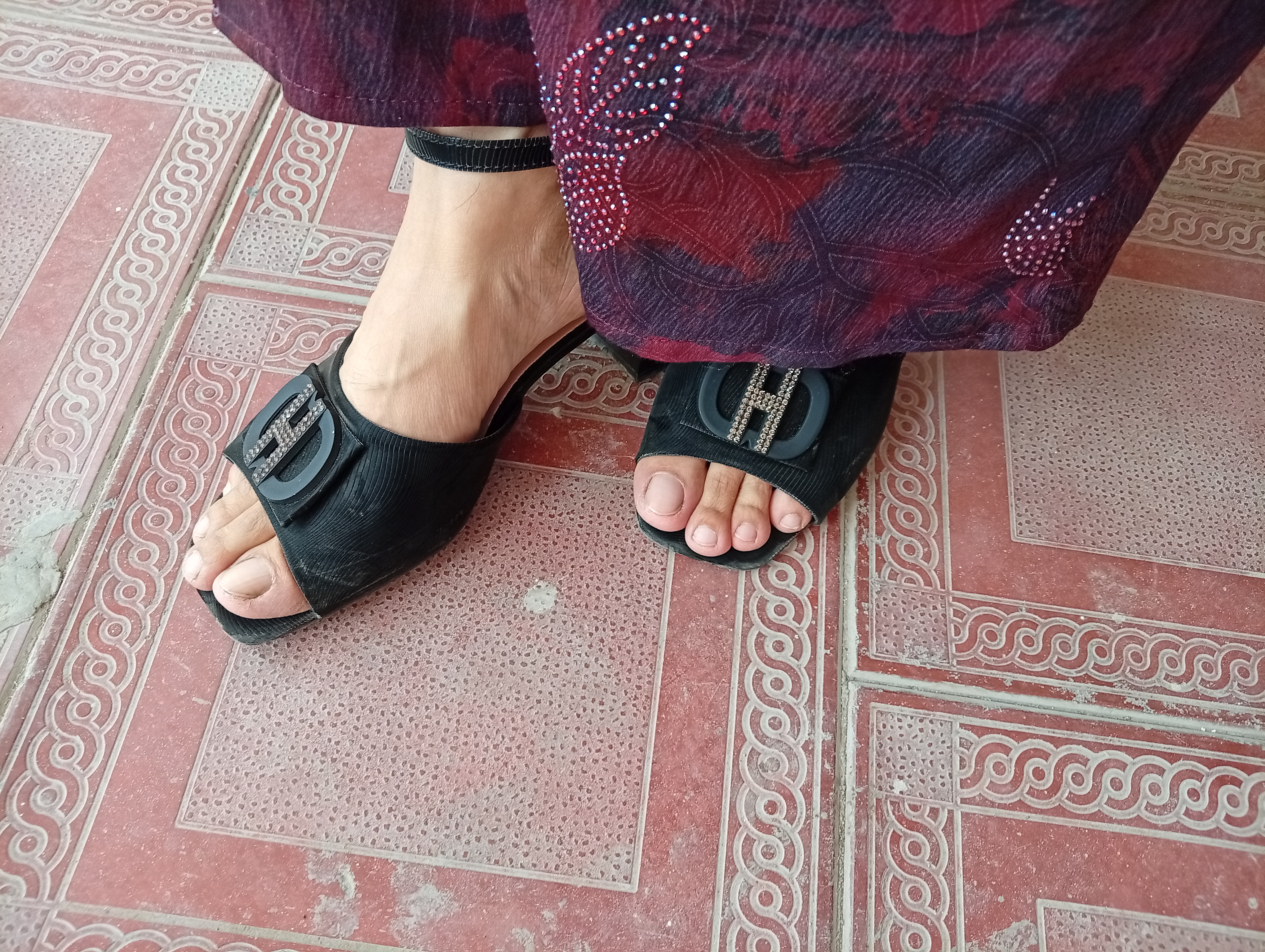Ayollar bosonojkasi, yozgi sandallar, poshnali poyabzal, oyoq kiyim, ayollar uchun sandal