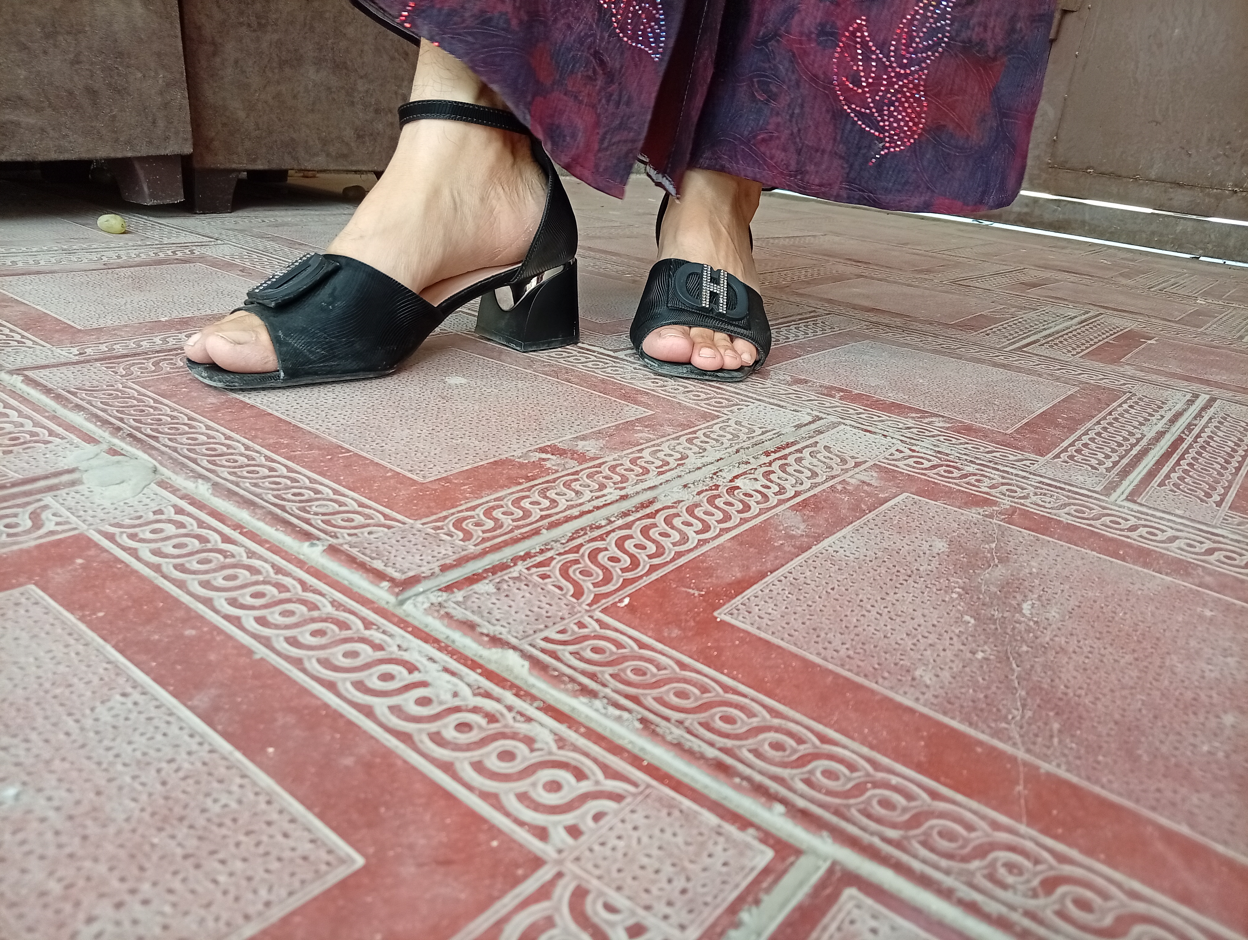Ayollar bosonojkasi, yozgi sandallar, poshnali poyabzal, oyoq kiyim, ayollar uchun sandal
