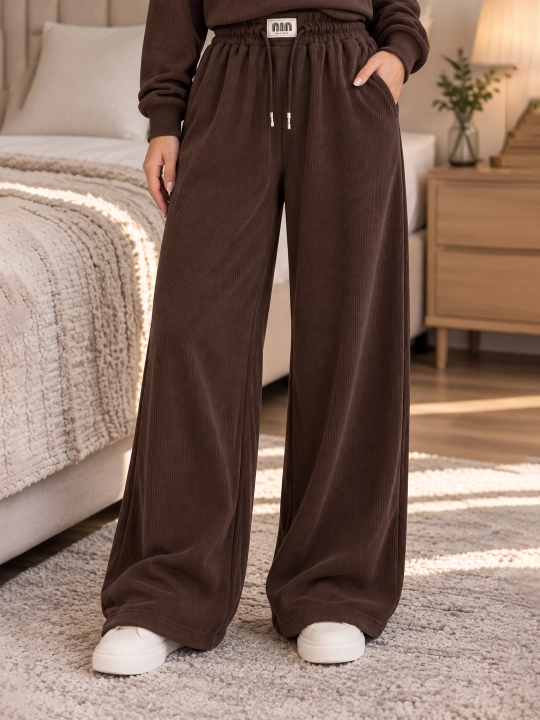 Ayollar uchun kuzgi velvet shim — keng fason, yumshoq mato, qulay kundalik shim