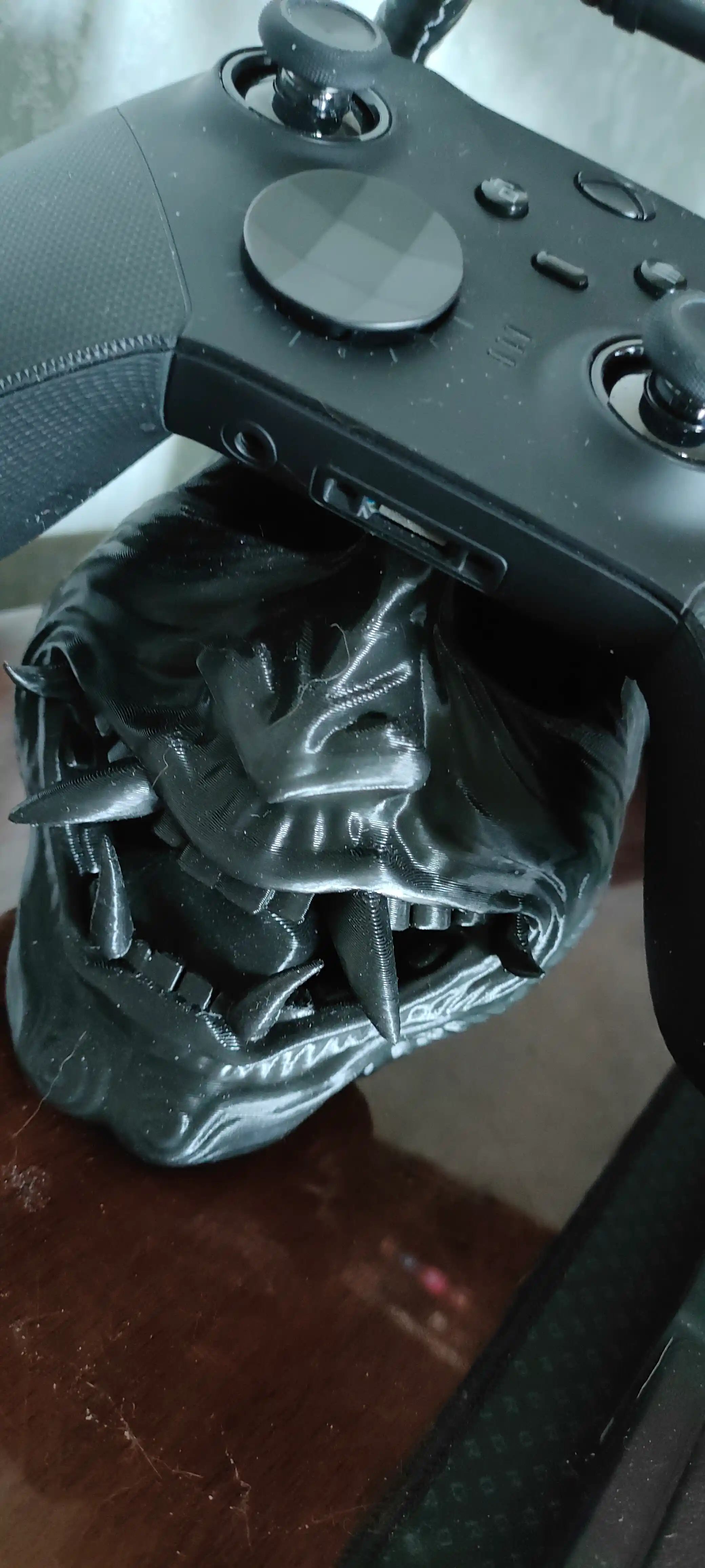 Подставка для геймпада PS5 / PS4 —  в виде маски самурая они