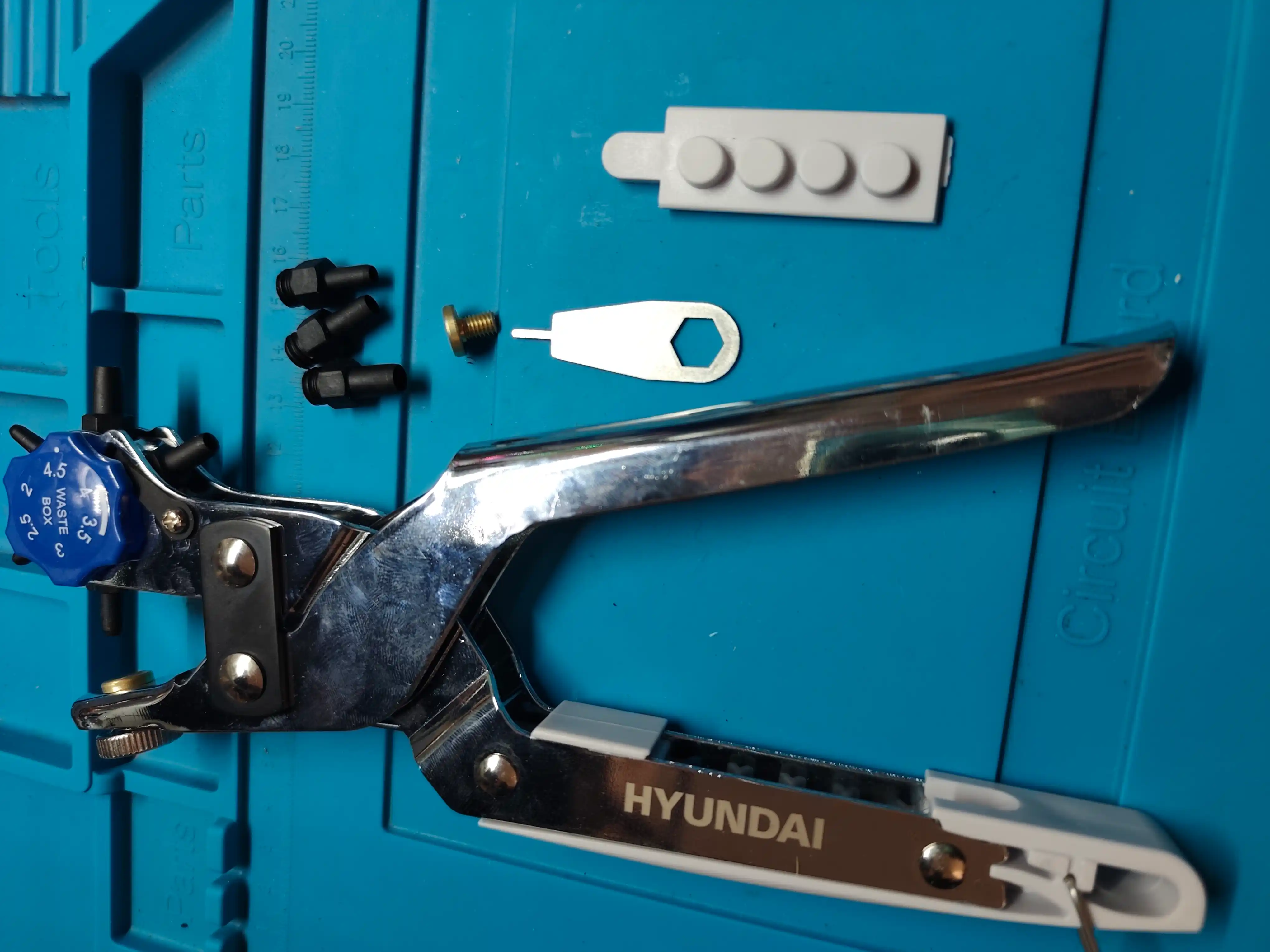 Ko'p funksiyali teshik ochgich HYUNDAI