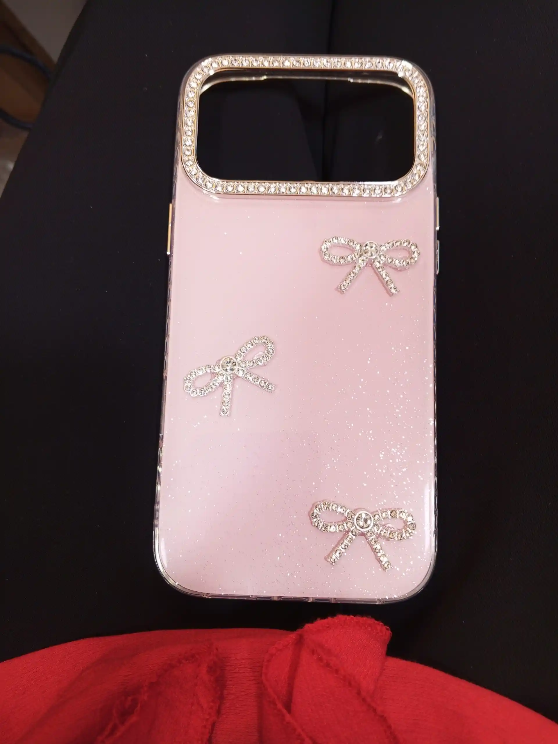 ZASHITNI CHIXOL IPHONE 16 pro, 16 Pro Max,17 Pro, 17 Pro Max silikoniviy