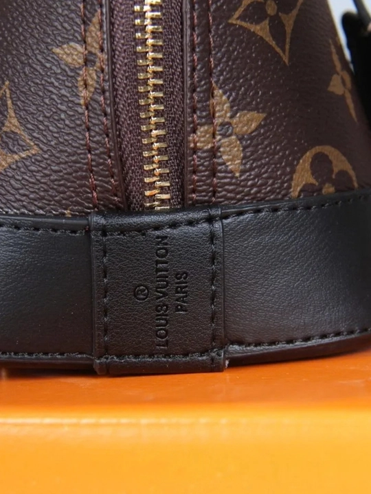 Louis Vuitton uslubidagi ayollar yelka sumkasi, quti va hujjatlar bilan