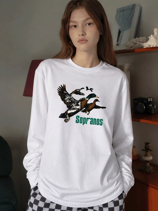 MICONIC oq oversayz longsliv, The Sopranos o‘rdaklar printi bilan