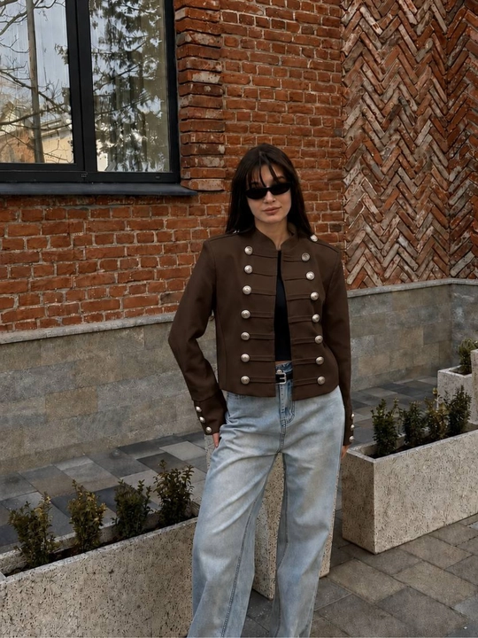 Ayollar uchun zamonaviy jaket - 
