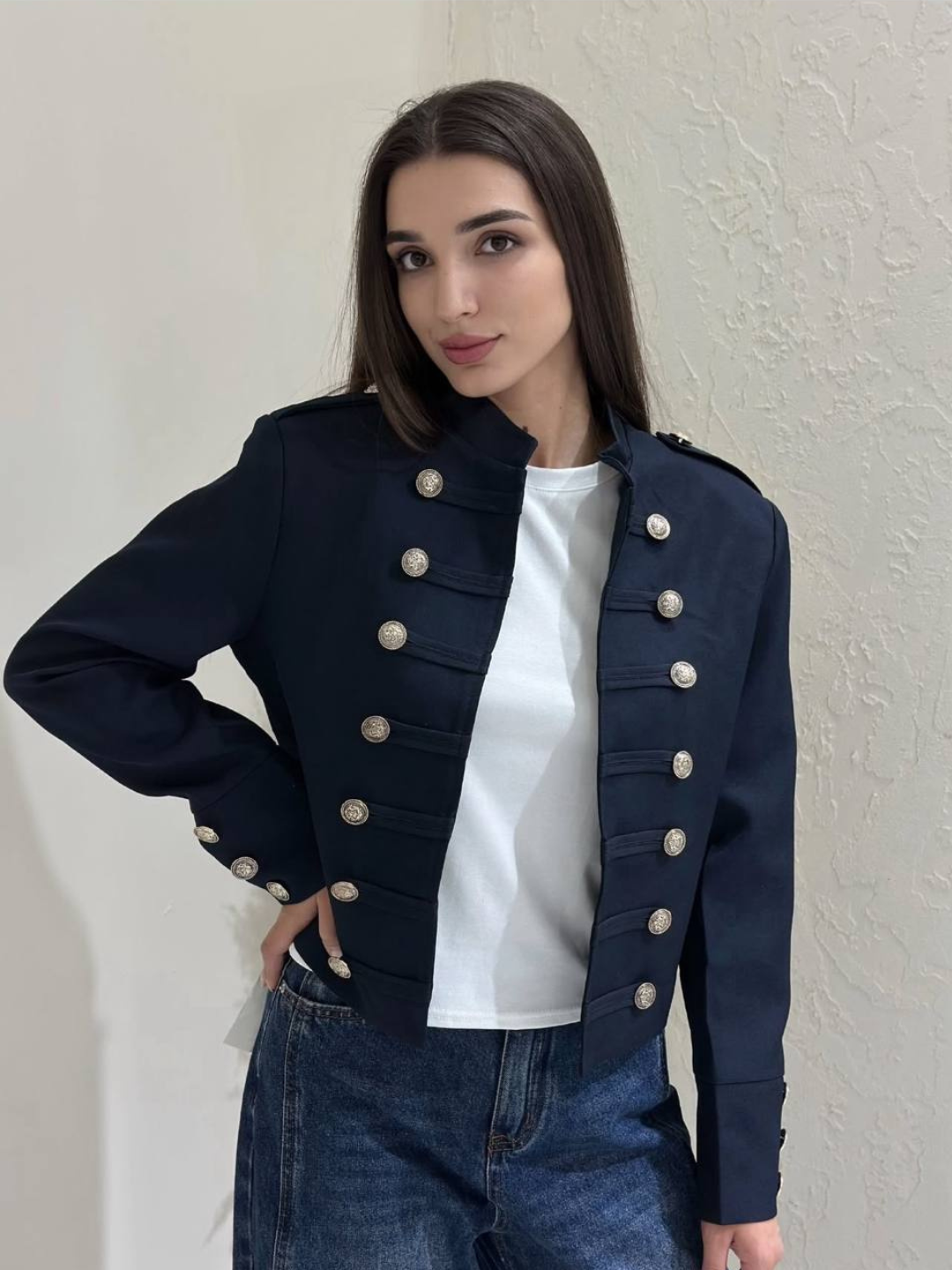 Ayollar uchun zamonaviy jaket - 