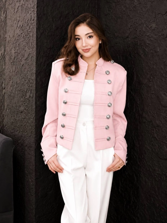 Ayollar uchun zamonaviy jaket - 