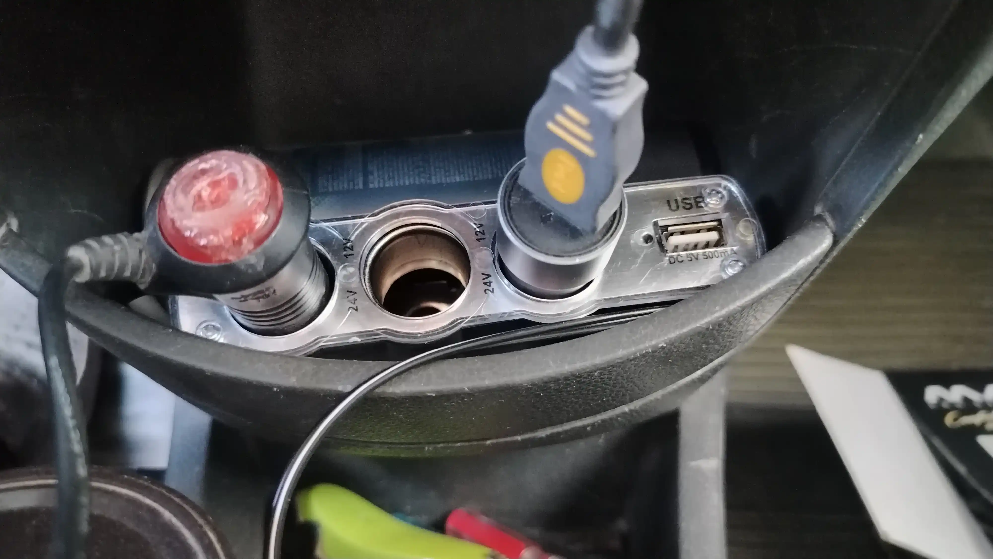 Тройник разветвитель прикуривателя c 3 гнездами и с USB, автозарядка