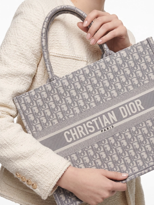Ayollar uchun sumka shopper, Christian Dior uslubida, har kunlik mos